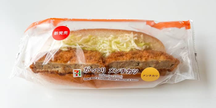 セブン-イレブンのおすすめパン「がっつり メンチカツロール」