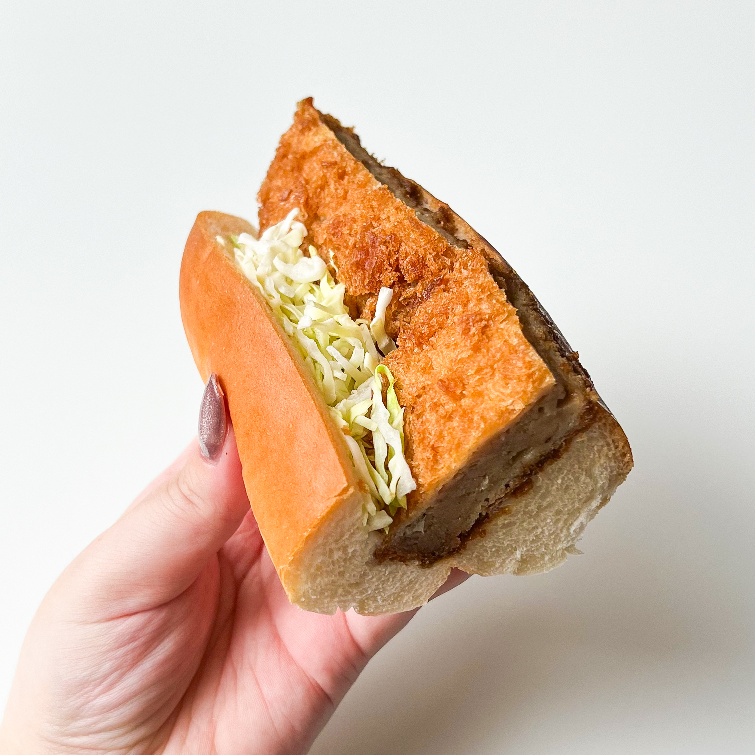 セブン-イレブンのおすすめパン「がっつり メンチカツロール」