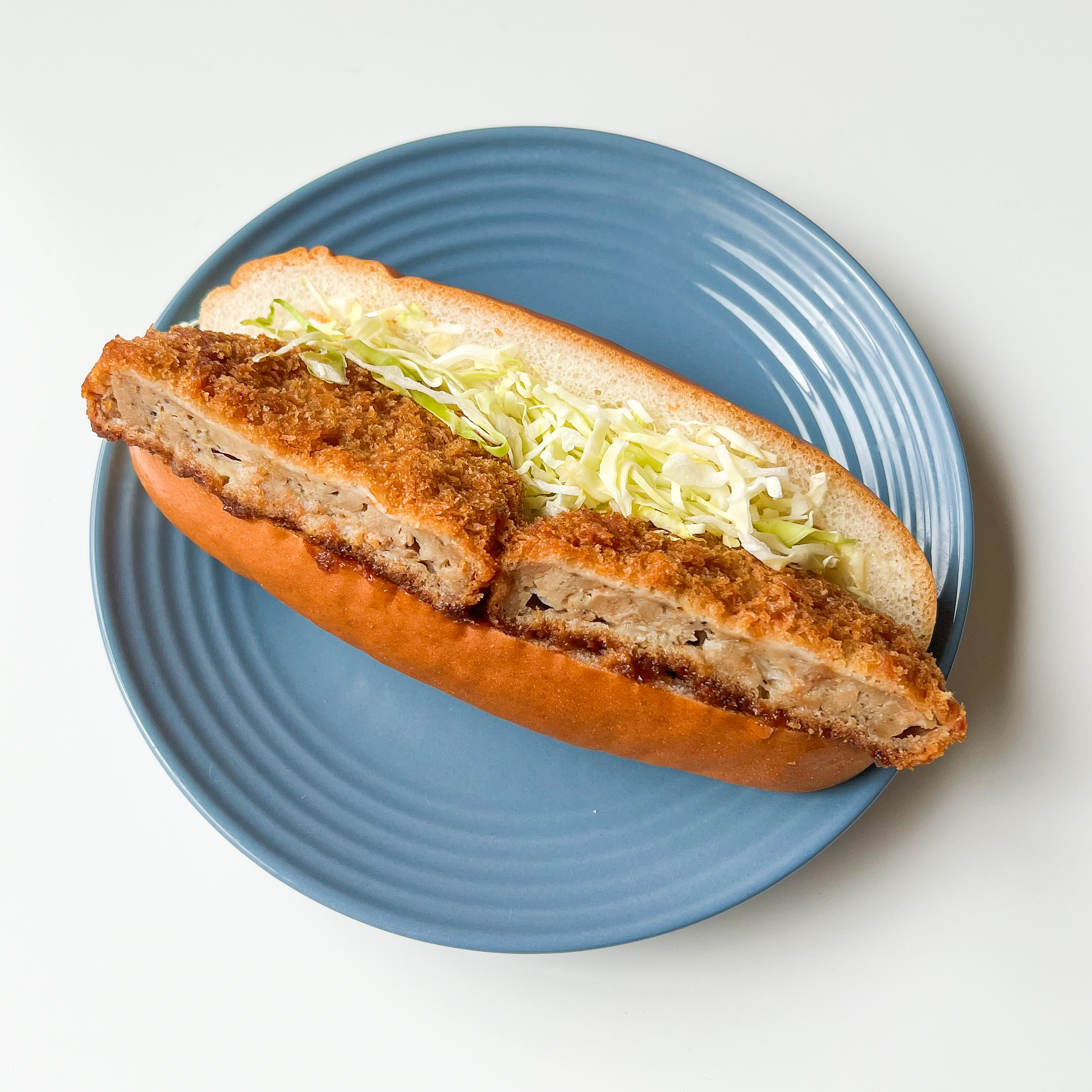 セブン-イレブンのおすすめパン「がっつり メンチカツロール」