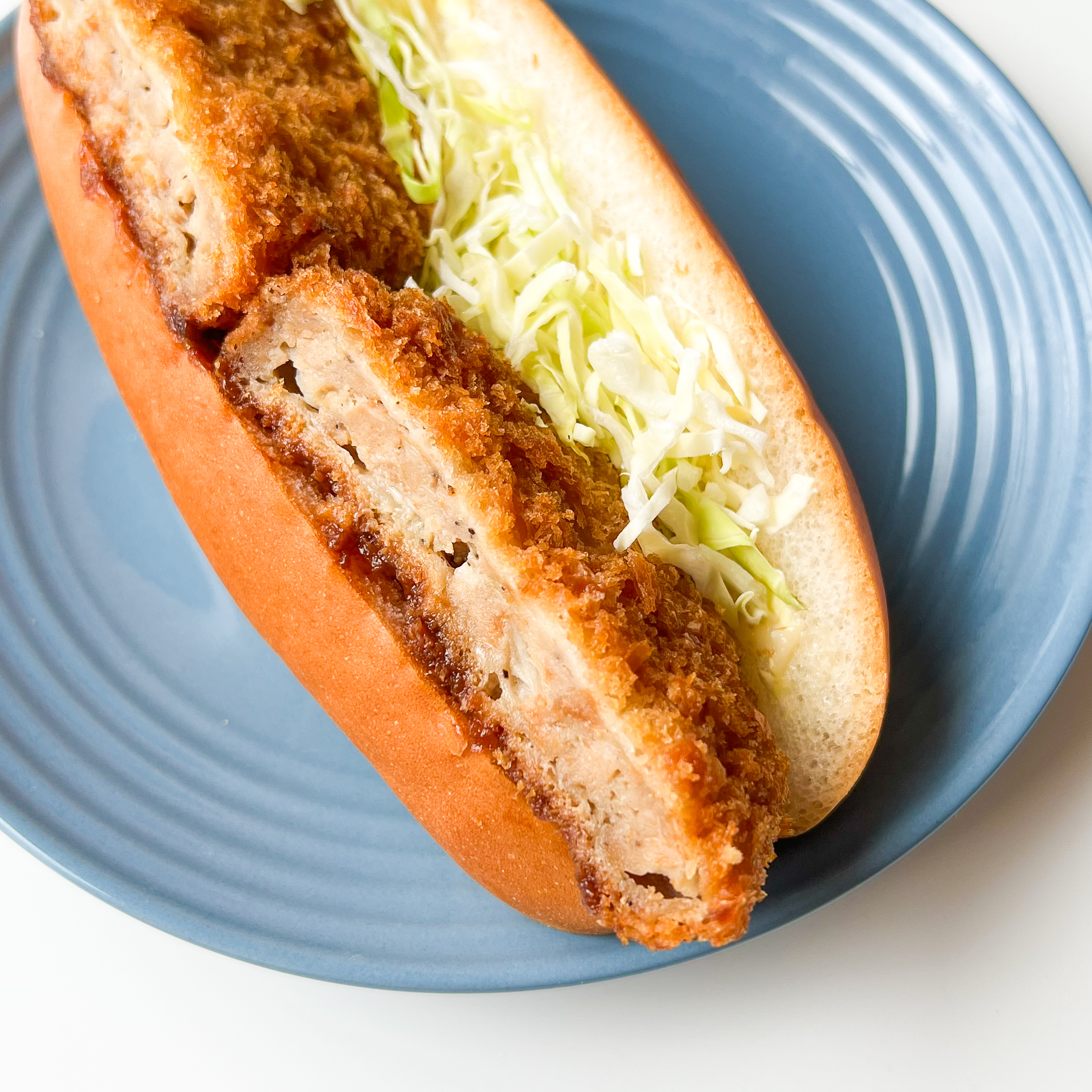 セブン-イレブンのおすすめパン「がっつり メンチカツロール」