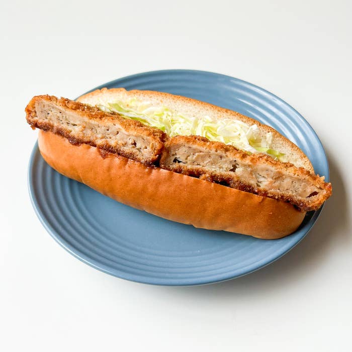 セブン-イレブンのおすすめパン「がっつり メンチカツロール」