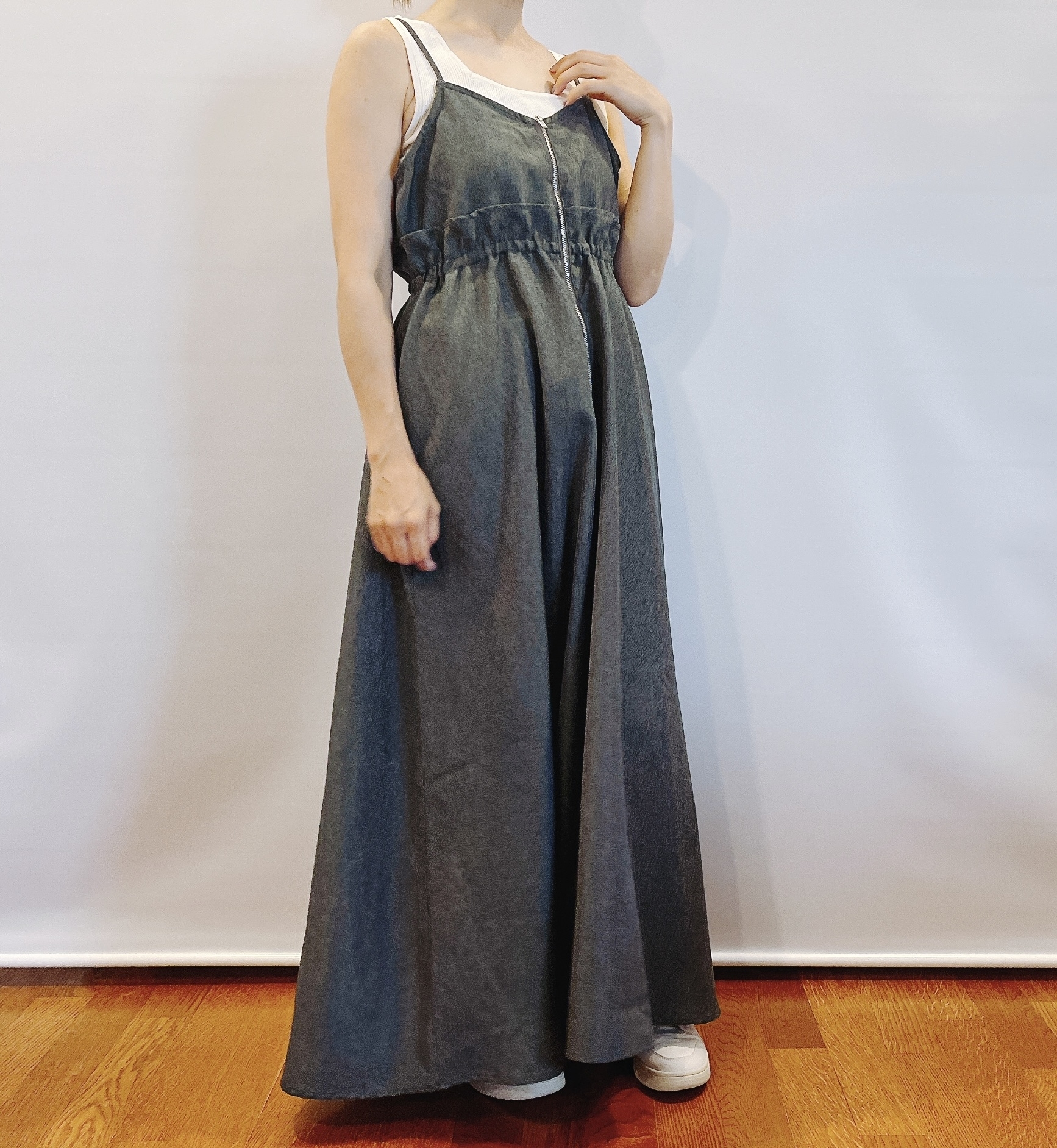 しまむらのおすすめファッションアイテム「フリルキャミワンピース」のコーディネート