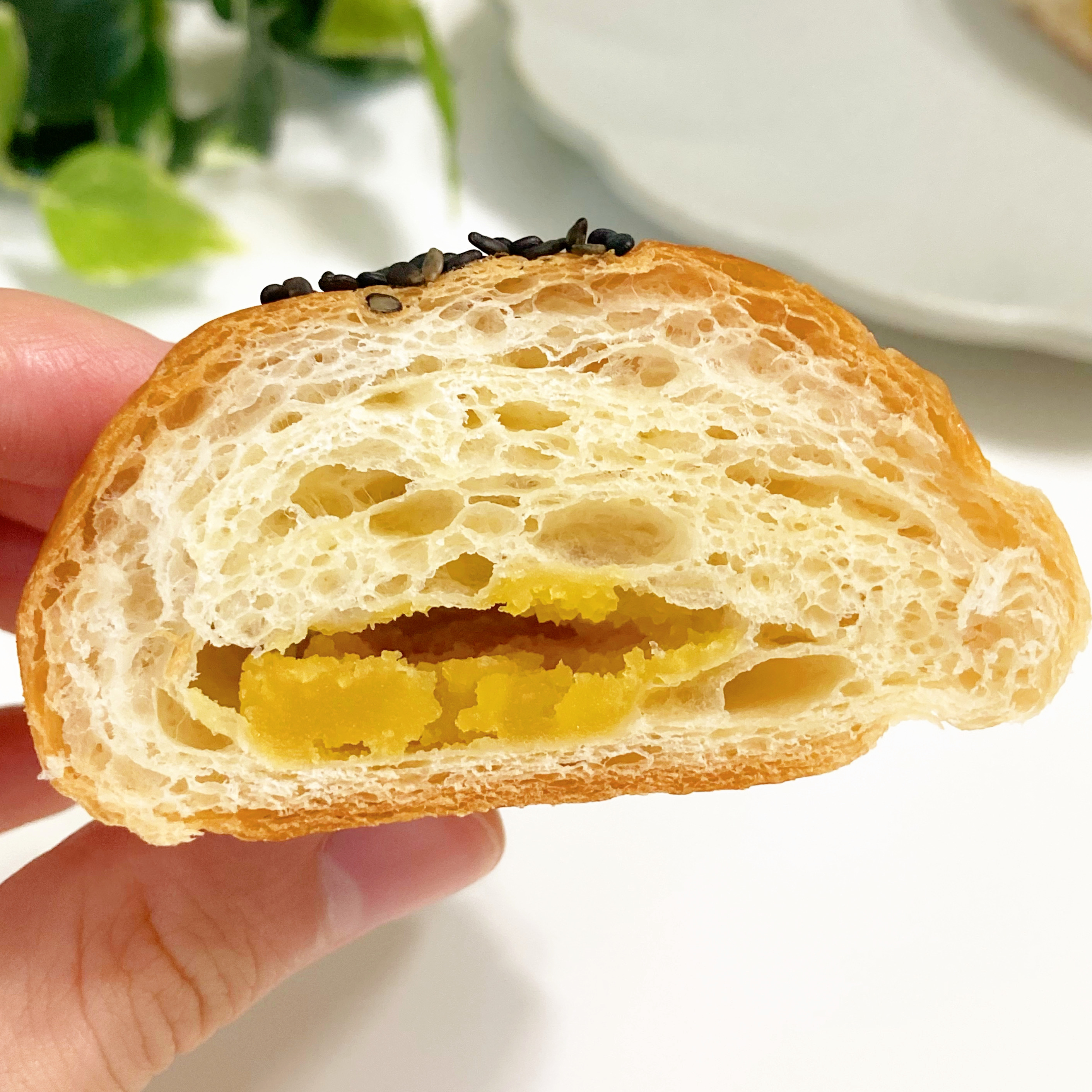 FamilyMart(ファミリーマート)のおすすめスイーツパン「おいものクロワッサン」