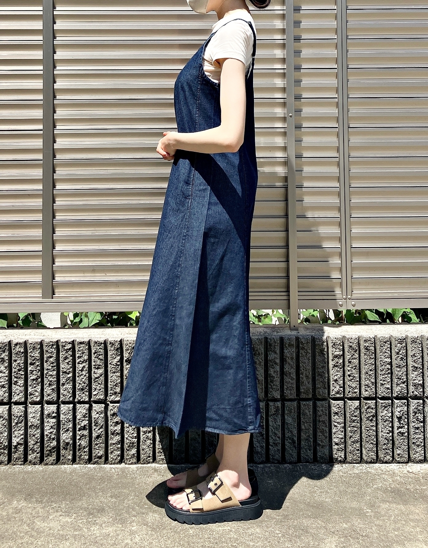 GUのおすすめアイテム「ライトデニムフレアキャミソールワンピース」