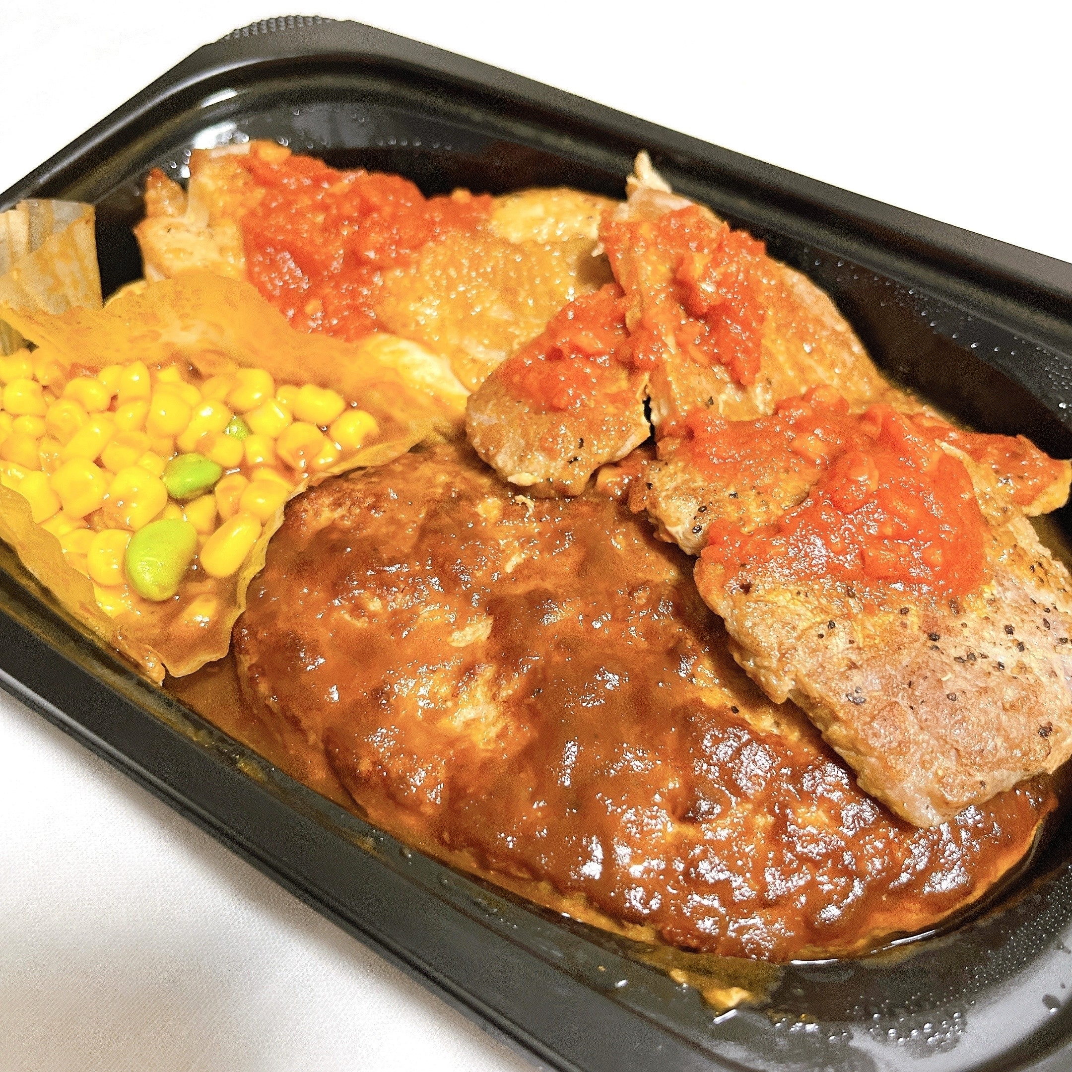 ガストのおすすめてんこ盛りメニュー「カットステーキ肉盛りプレート弁当」