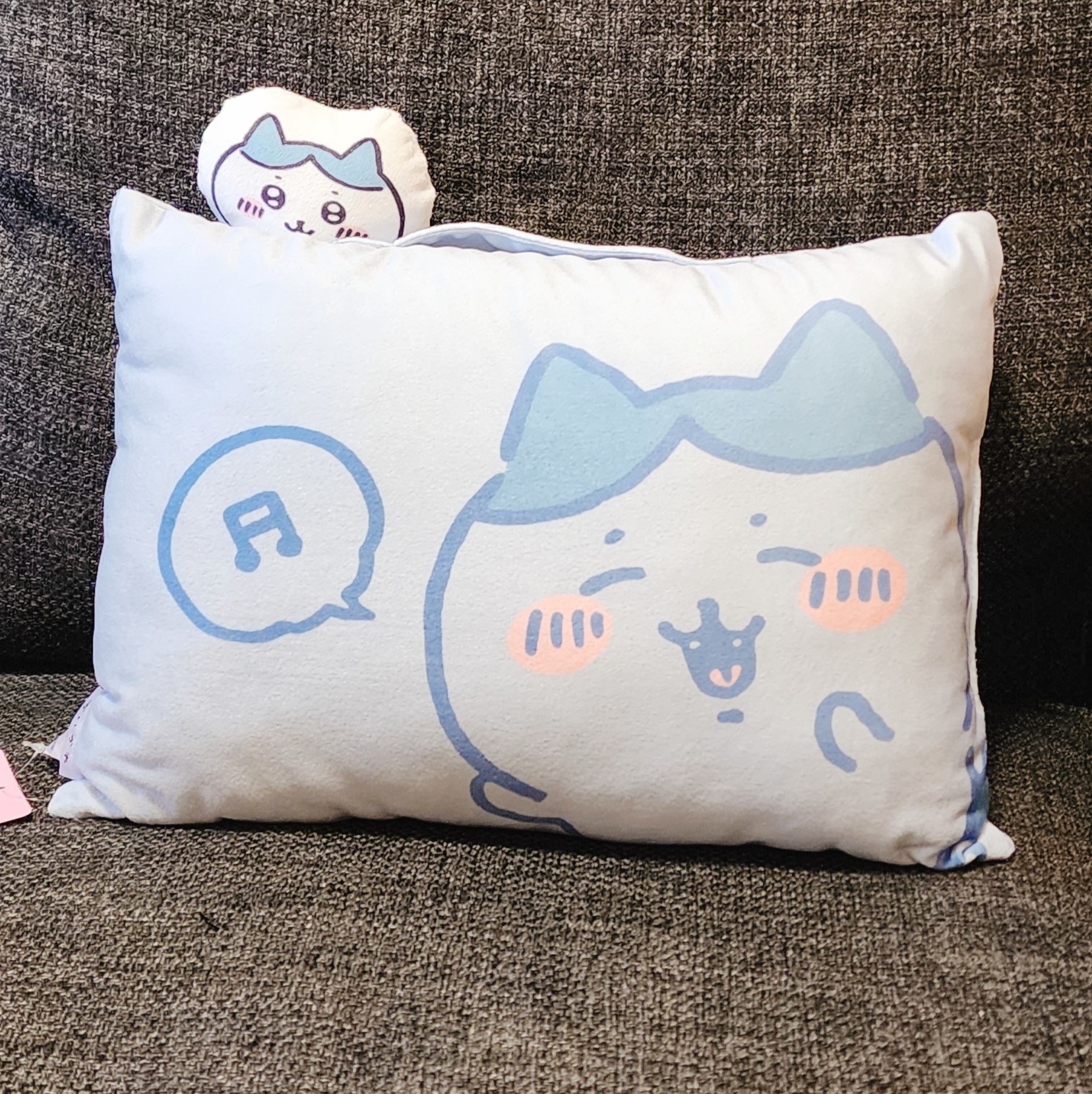 NITORI（ニトリ）のおすすめキャラクター枕「なんか小さくてかわいいまくら （ハチワレ）」