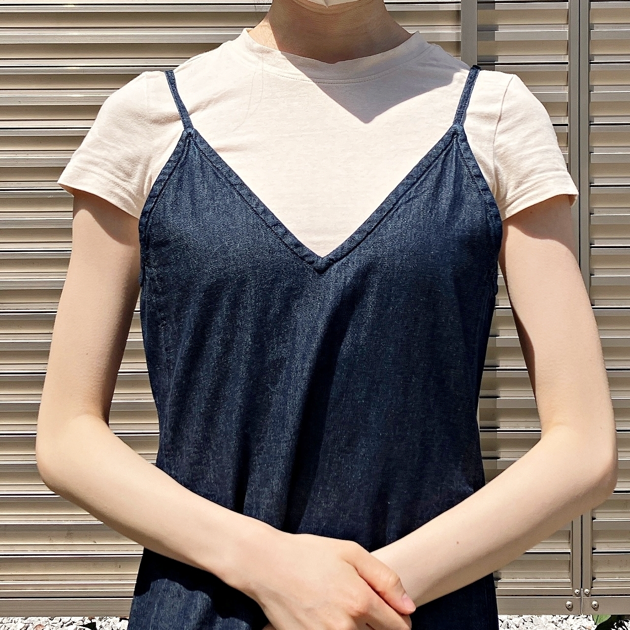 GUのおすすめアイテム「ライトデニムフレアキャミソールワンピース」