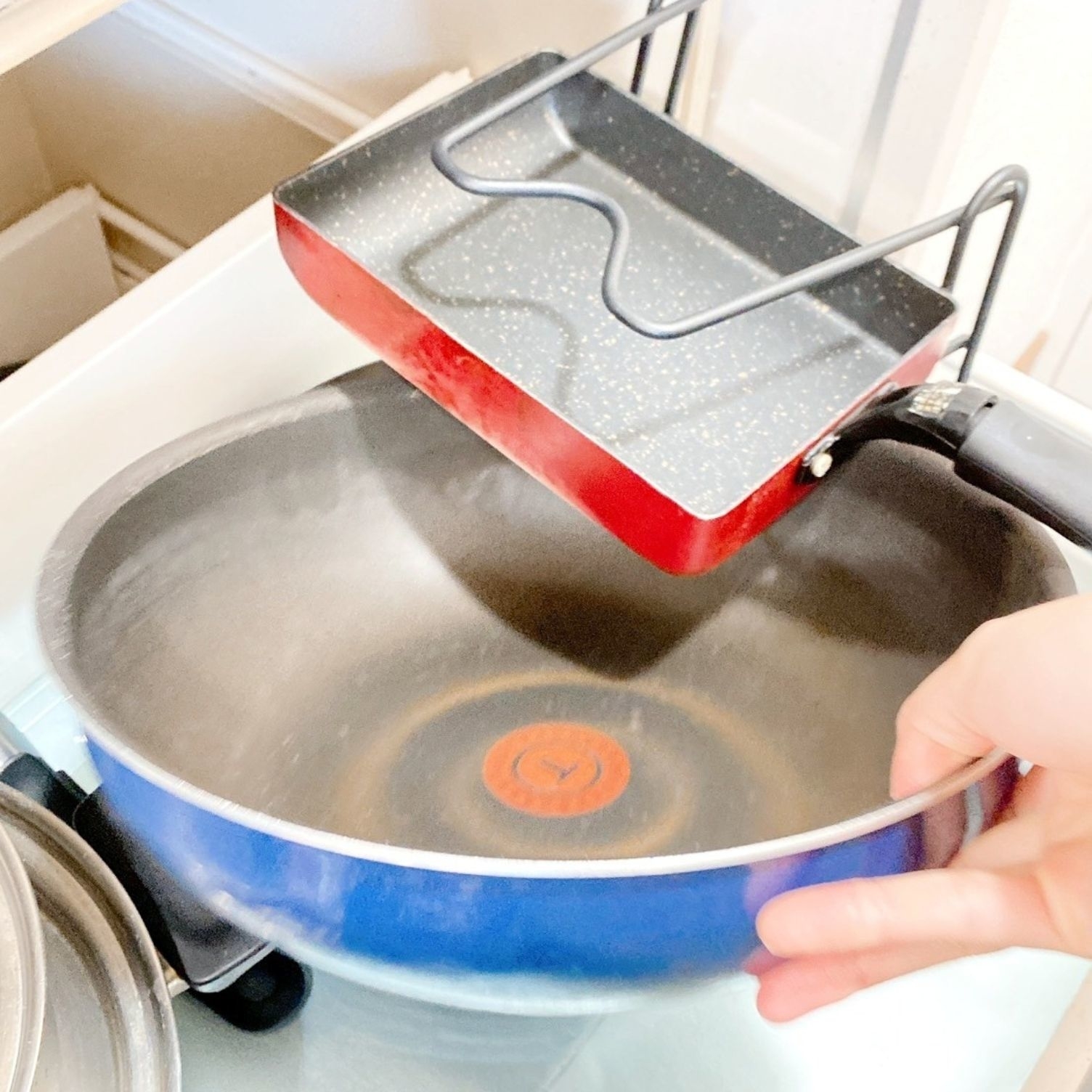 ダイソーのおすすめアイテム「フライパンラック」