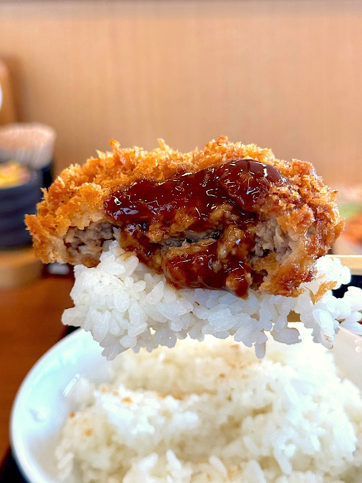 かつやのおすすめメニュー「メンチカツ定食」