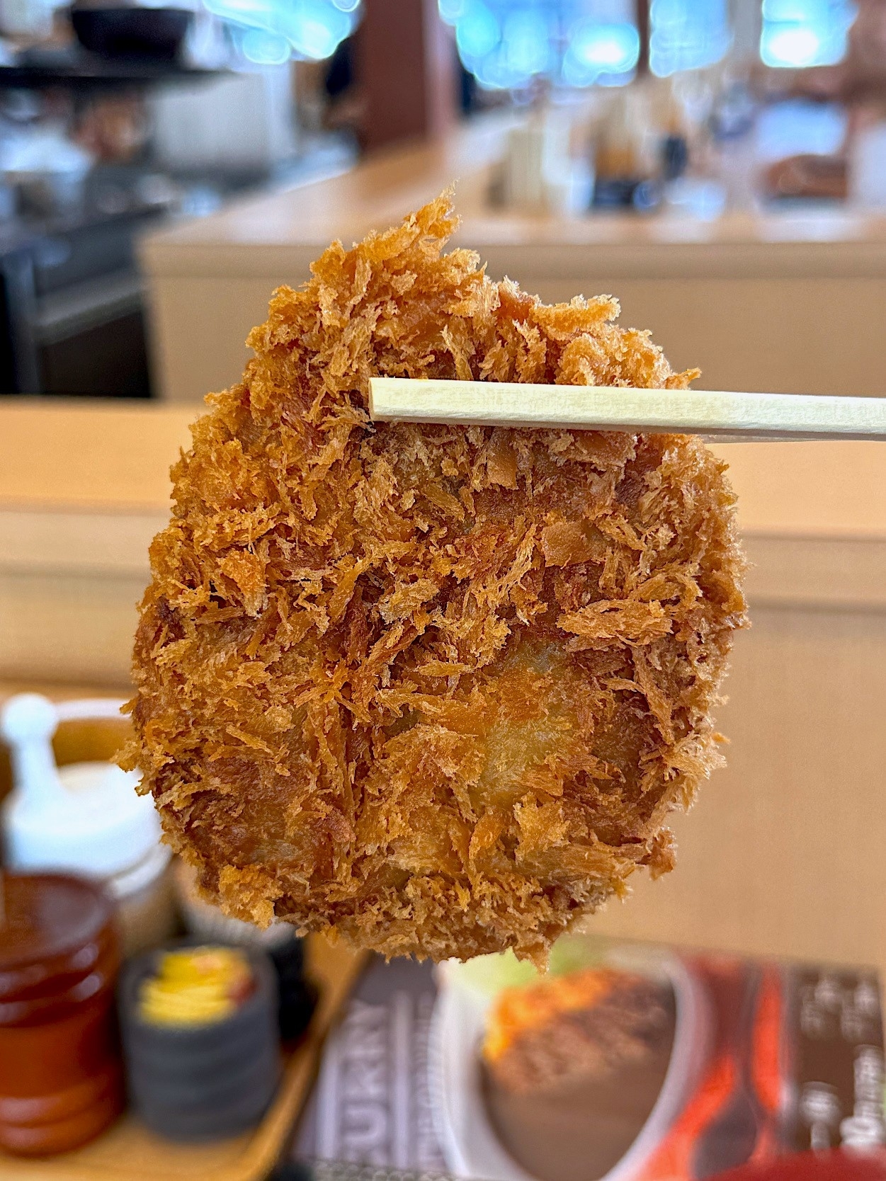 かつやのおすすめメニュー「メンチカツ定食」