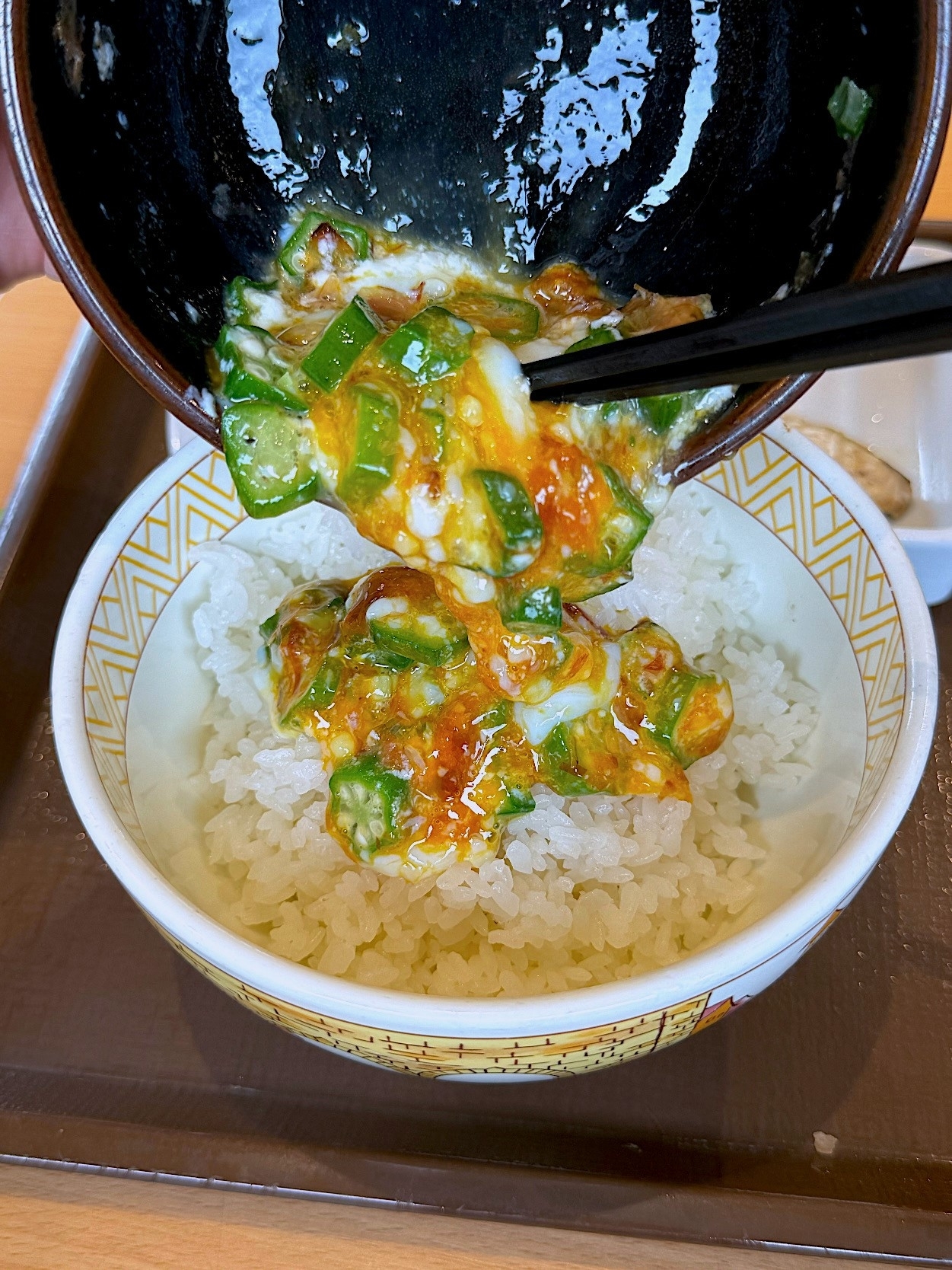 すき家のおすすめメニュー「塩さばまぜのっけ朝食」