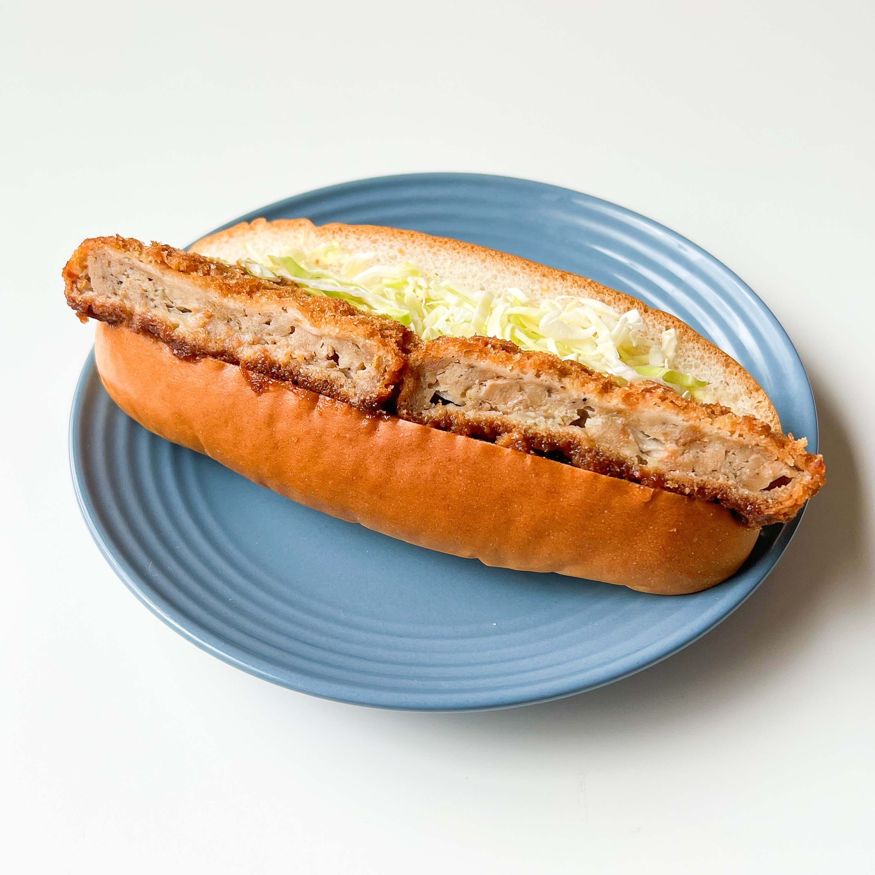 セブン-イレブンのおすすめパン「がっつり メンチカツロール」