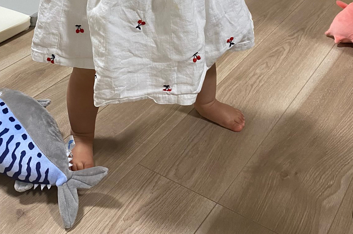 『オール仮面ライダー大図鑑』の表紙。複数の仮面ライダーの画像とカードゲームの宣伝が含まれています。