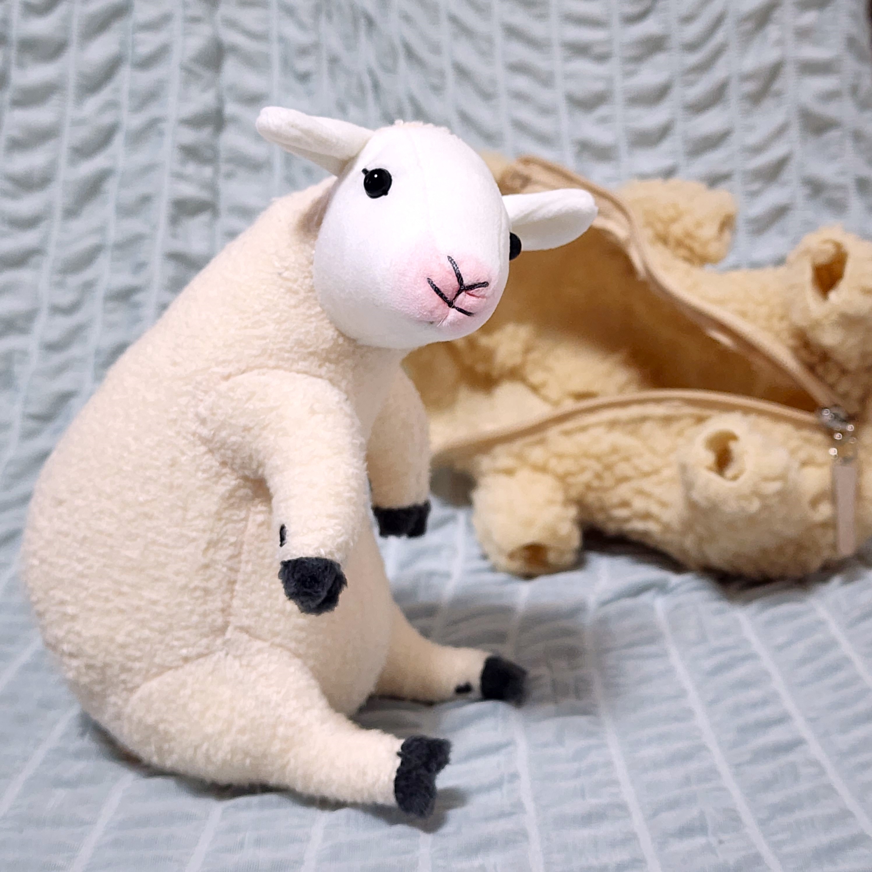 フェリシモのおすすめ雑貨「YOU+MORE! 羊の毛刈りがいつでもどこでも楽しめる 羊の毛刈りぬいぐるみ」