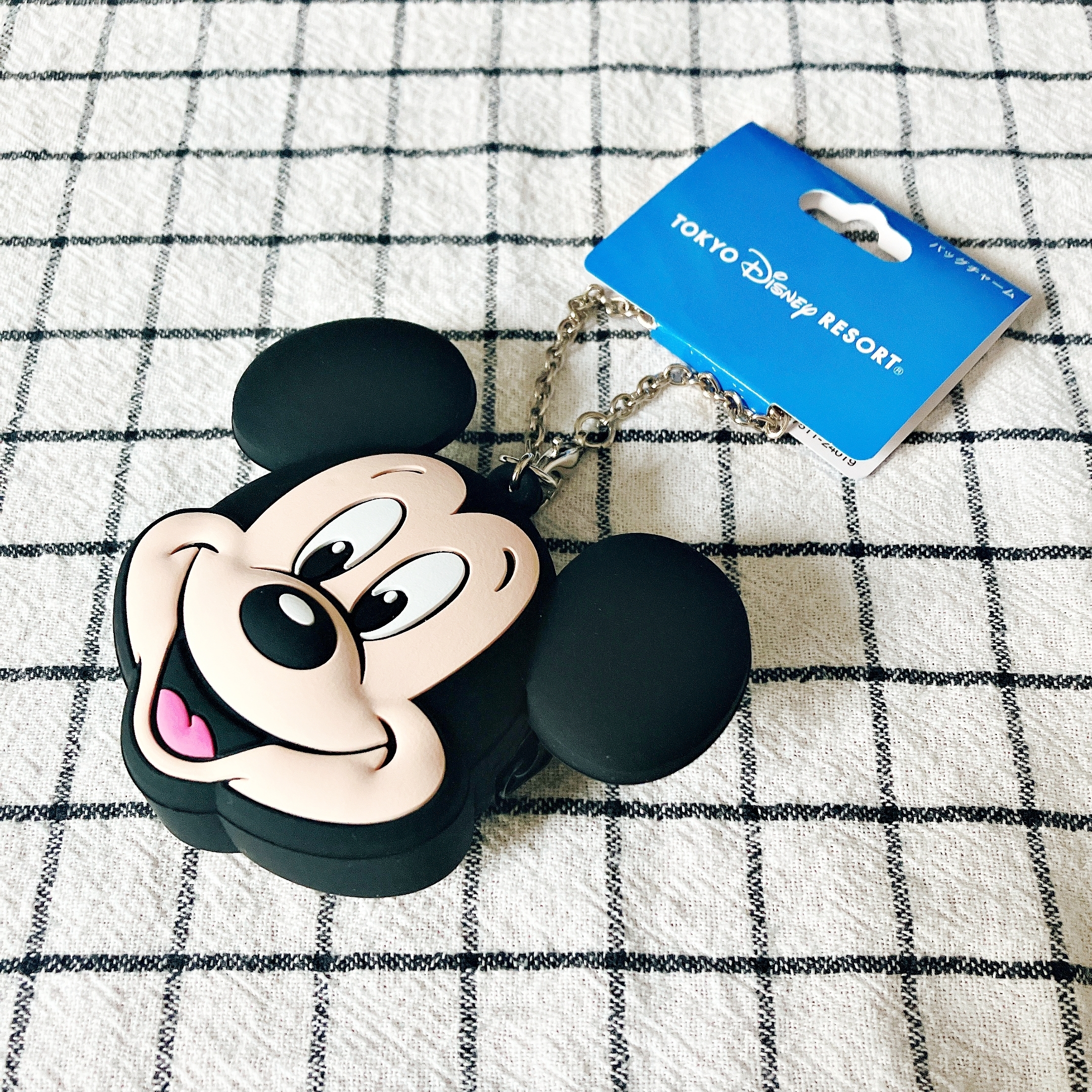 専用【新品】東京ディズニーランド　バッグチャームケース付き　ミッキー 新品】東京ディズニーランド バッグチャームケース付き ミッキー