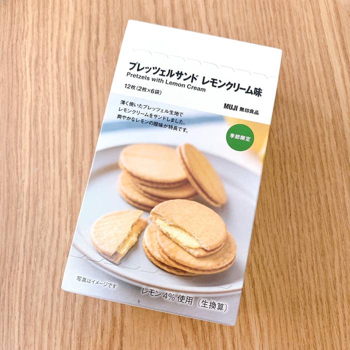 無印良品のおすすめお菓子「プレッツェルサンド レモンクリーム味」