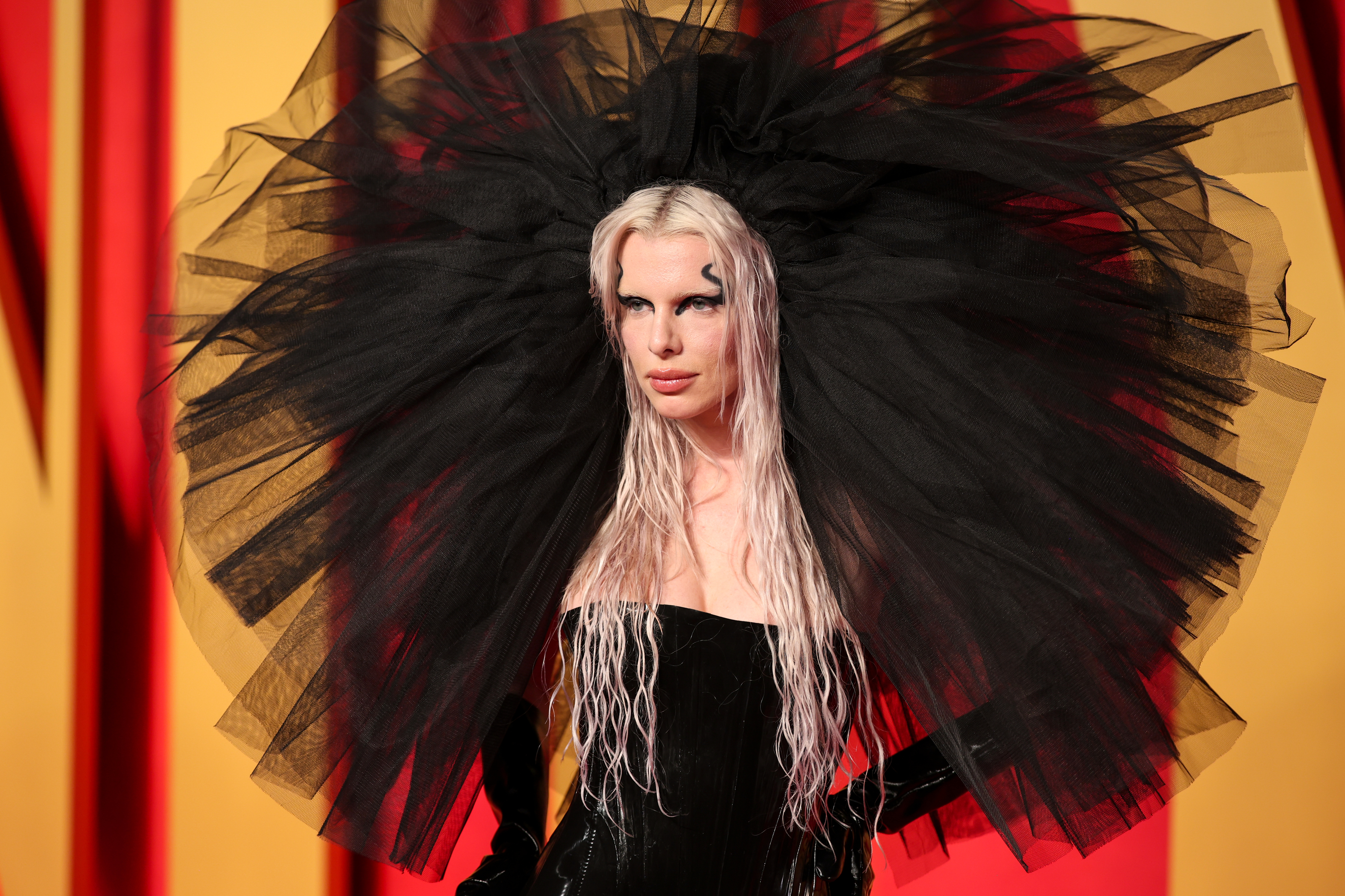 Julia Fox in dramatic, voluminous black tulle headpiece and black dress on the red carpet