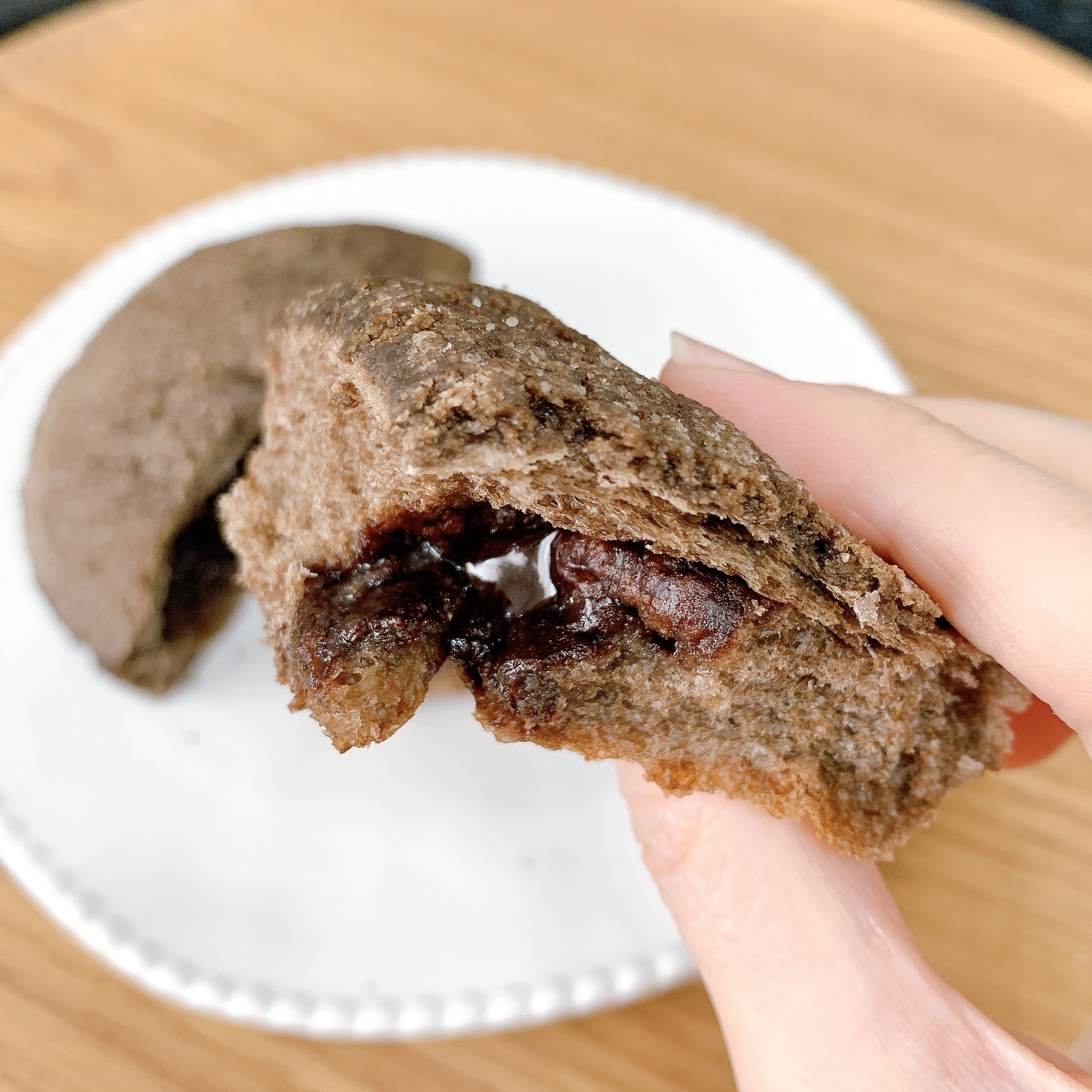 ローソンのおすすめスイーツ「じゅわチョコ塩メロンパン」