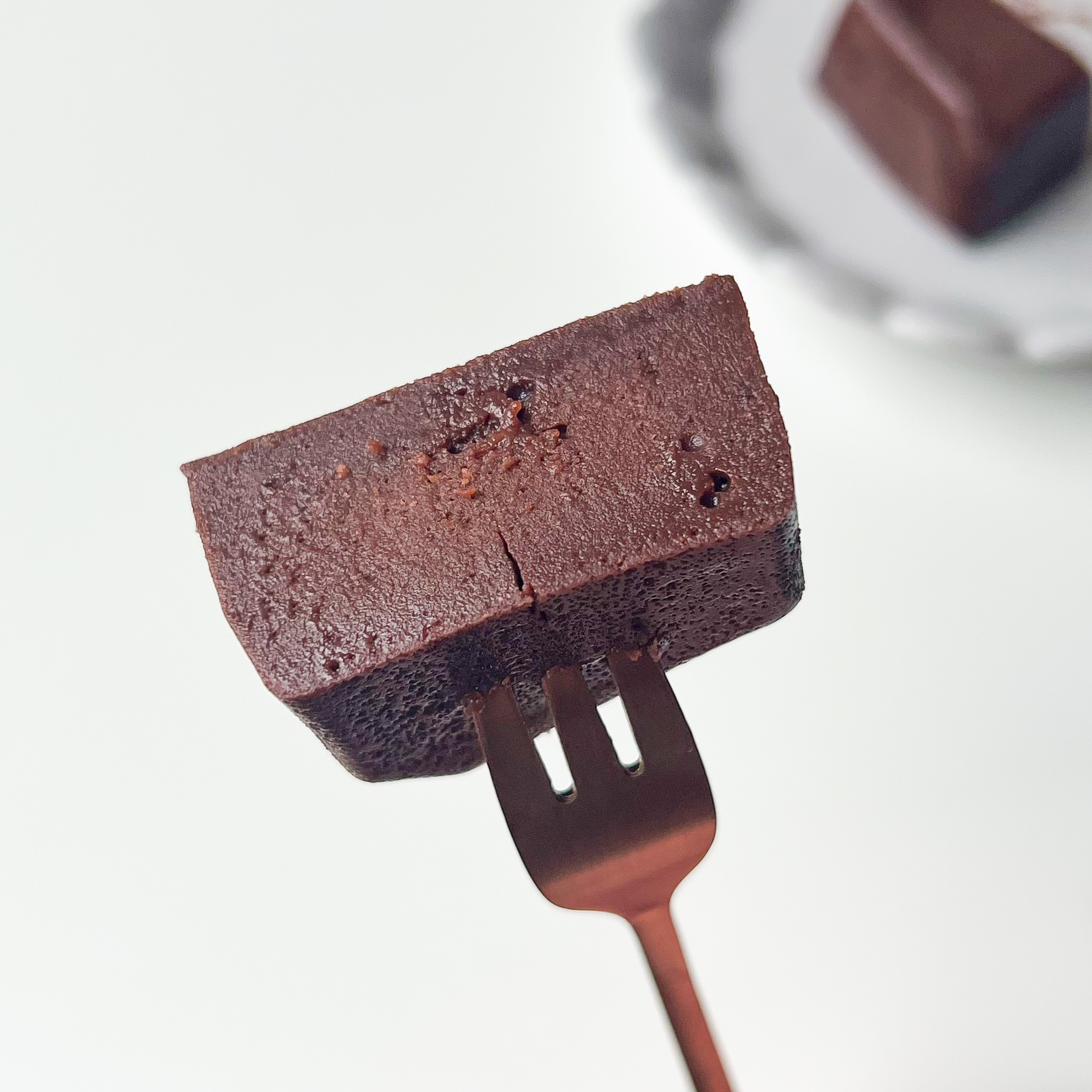 ローソンのおすすめスイーツ「テリーヌショコラ フランス産チョコレート使用」