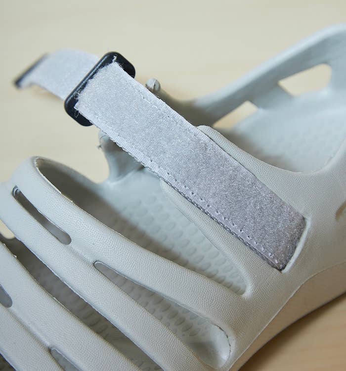 WORKMAN(ワークマン)のおすすめファッションアイテム「ボーンサンダル」