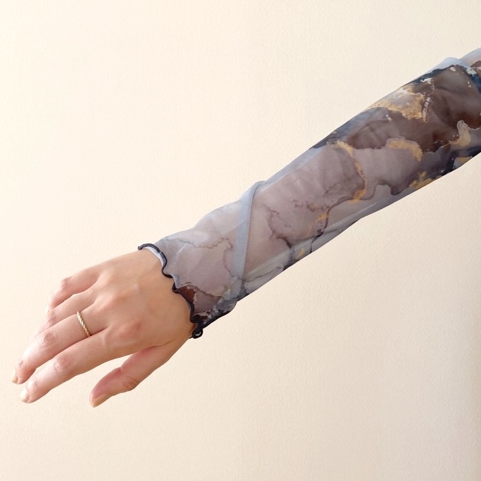 GU(ジーユー)のおすすめファッションアイテム「シアープリントボトルネックT(長袖)」