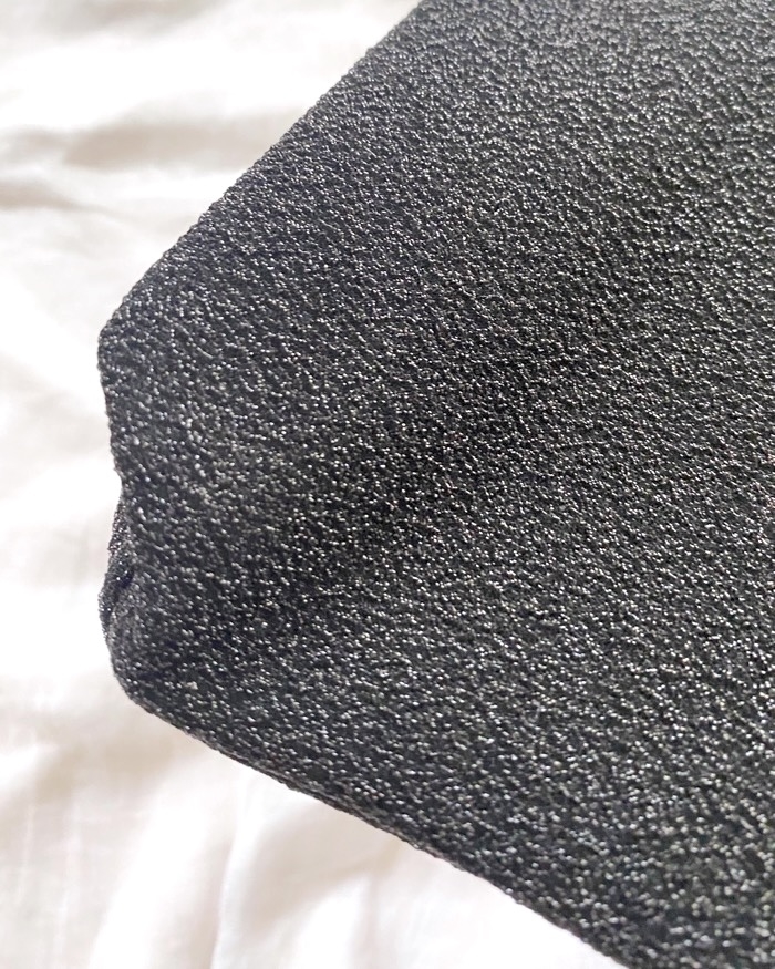 GU（ジーユー）のおすすめファッションアイテム「ラメトートバッグ+E」