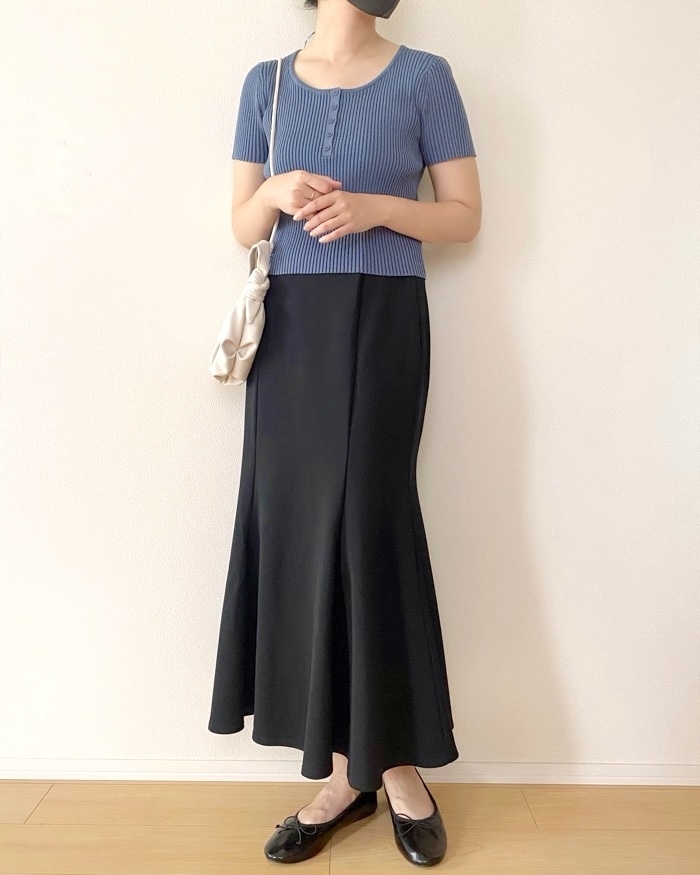 GU(ジーユー)のおすすめファッションアイテム「リブヘンリーネックセーター(半袖)」のコーディネート