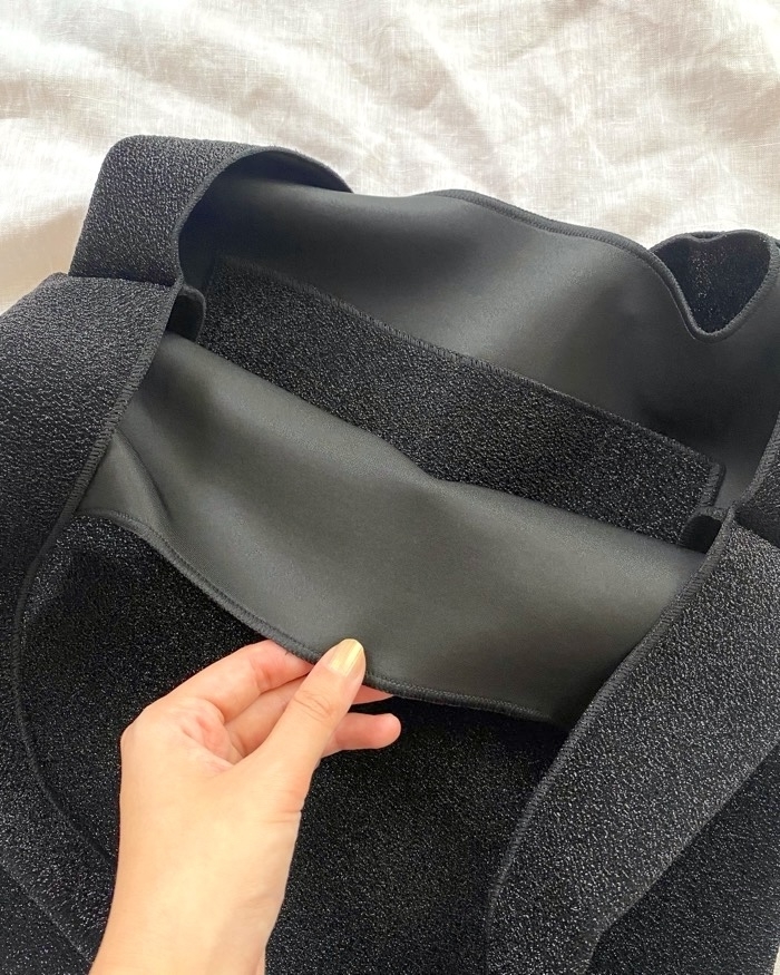 GU（ジーユー）のおすすめファッションアイテム「ラメトートバッグ+E」