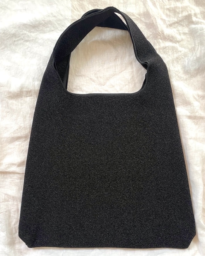 GU（ジーユー）のおすすめファッションアイテム「ラメトートバッグ+E」