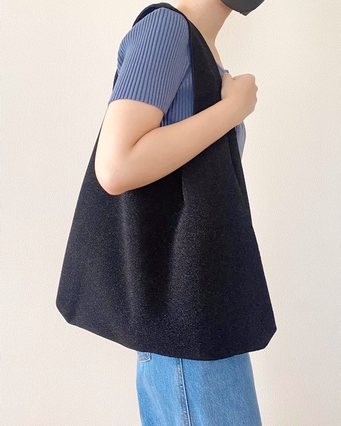 GU（ジーユー）のおすすめファッションアイテム「ラメトートバッグ+E」