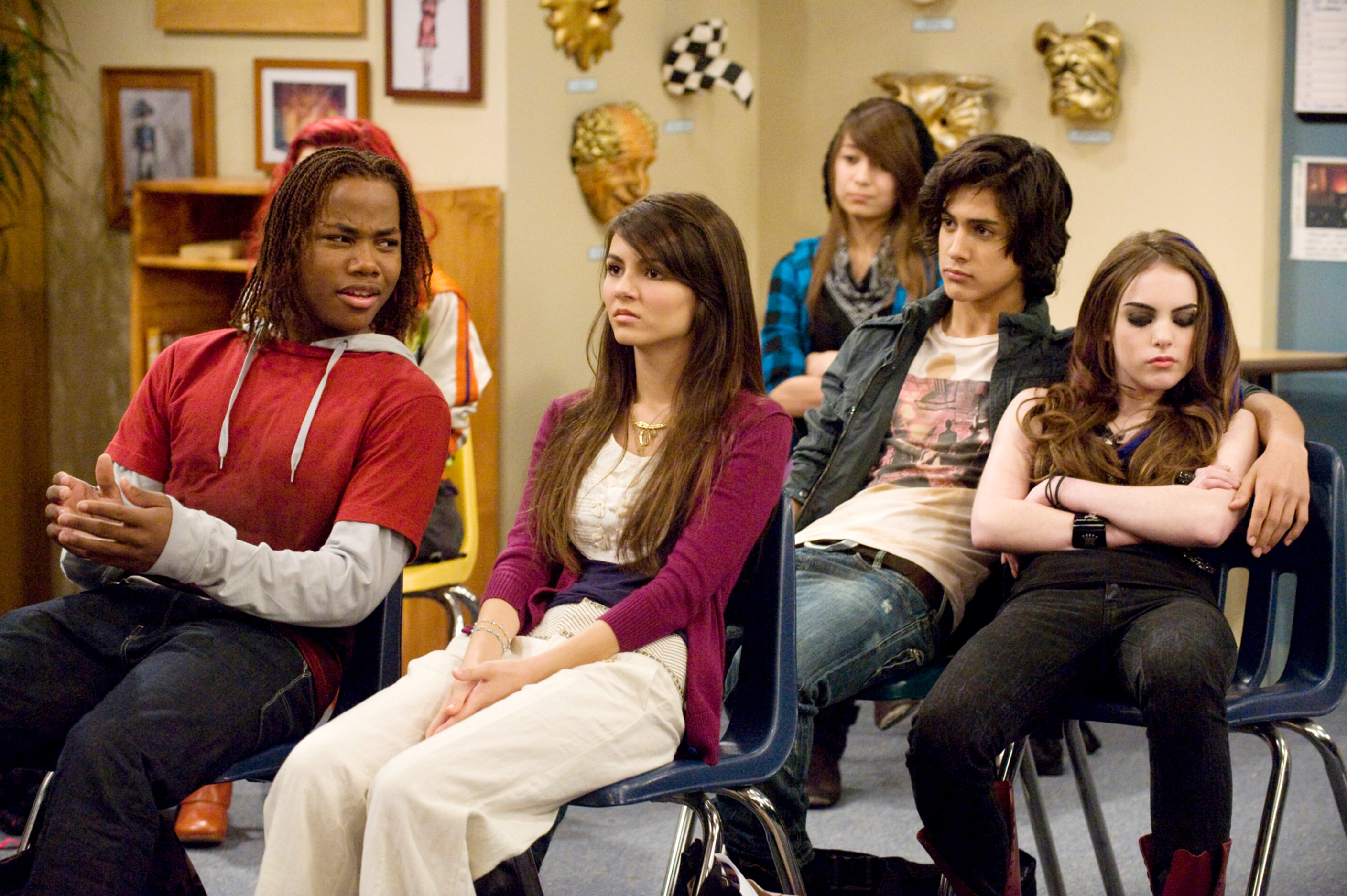Group of friends including actors Leon Thomas III, Victoria Justice, Avan Jogia, and Elizabeth Gillies seated in a classroom setting