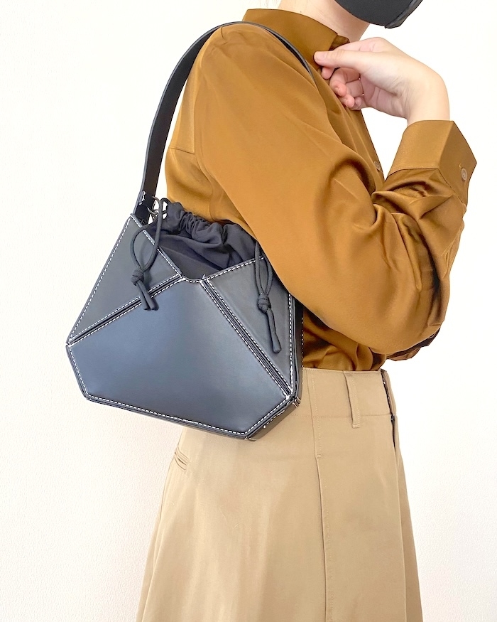 ZARA(ザラ)のおすすめファッションアイテム「ジオメトリック クロスボディバッグ」