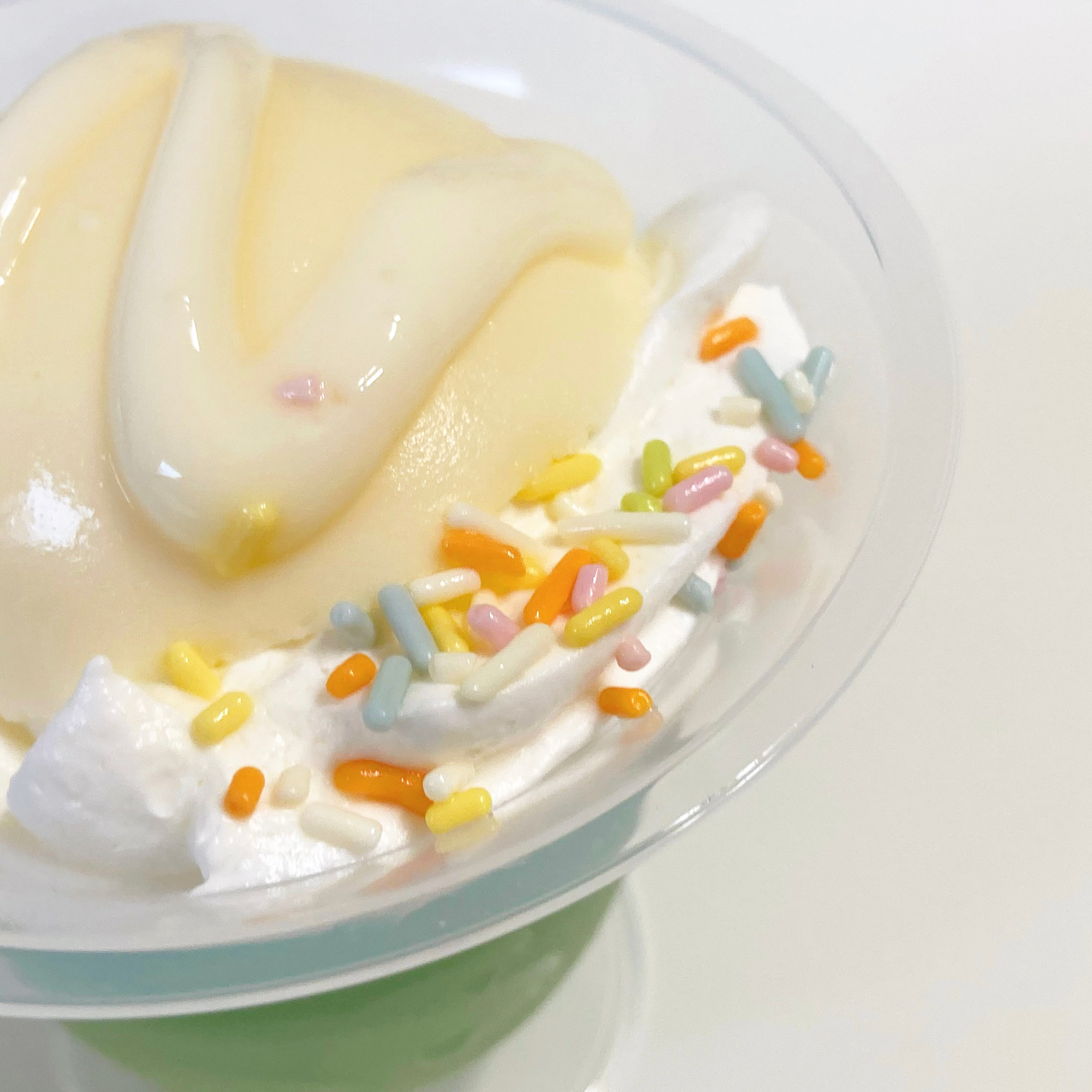 FamilyMart(ファミリーマート)のおすすめスイーツ「【喫茶ファミマ】クリームソーダみたいなパフェ」