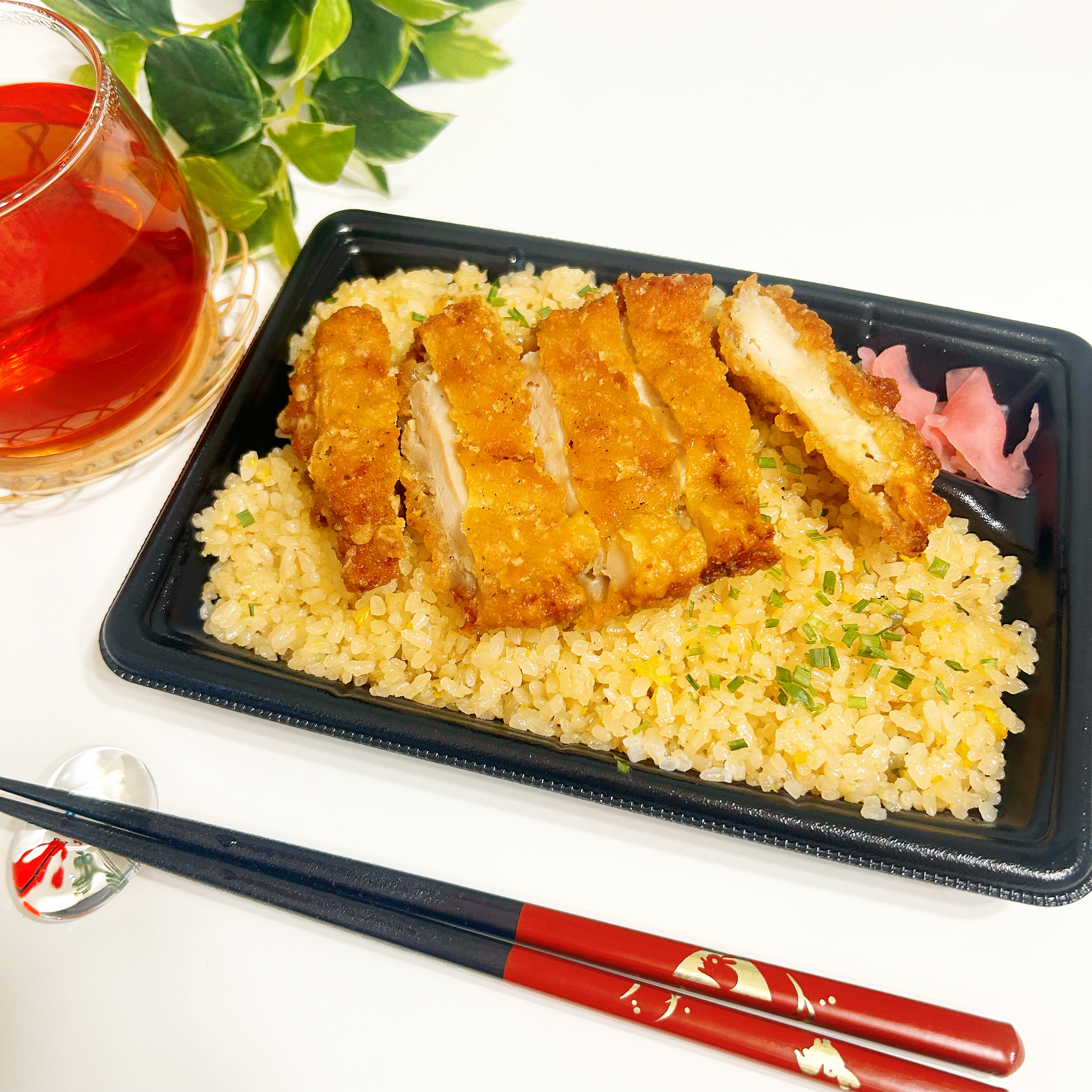 FamilyMart（ファミリーマート）のおすすめお弁当「大盛炒飯！山賊焼弁当」