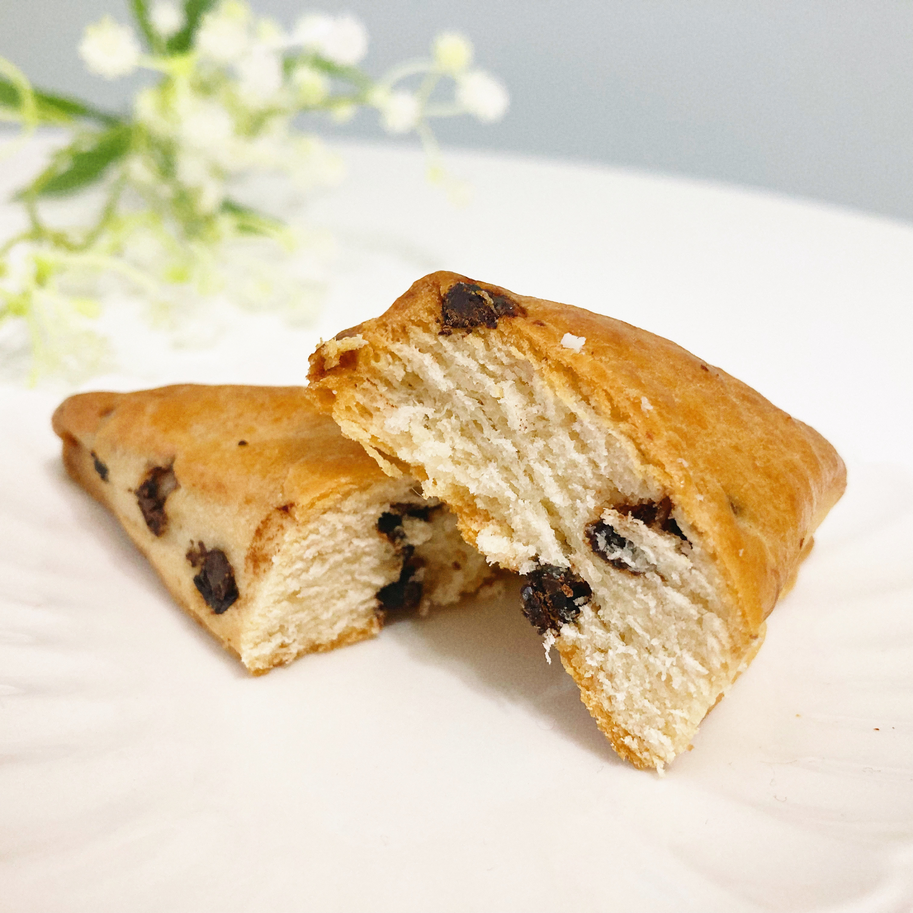 セブン-イレブンのおすすめのパン「7プレミアム チョコ スコーン2個入」