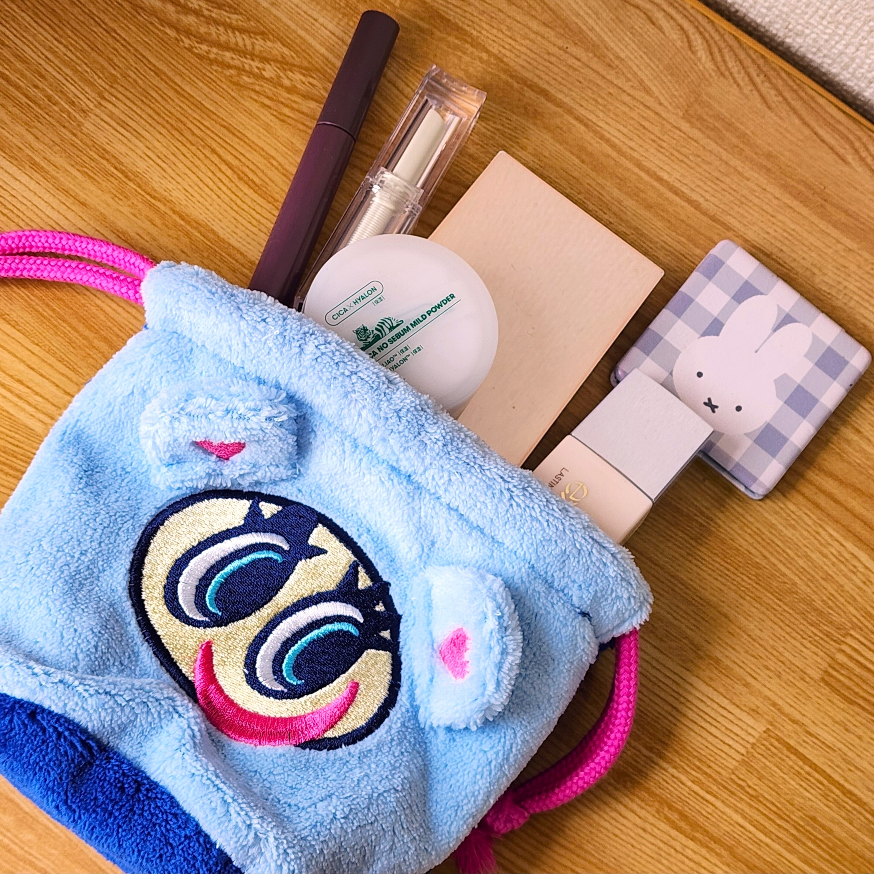 ドン・キホーテのおすすめ雑貨「ドンペンとナカムラくん巾着」