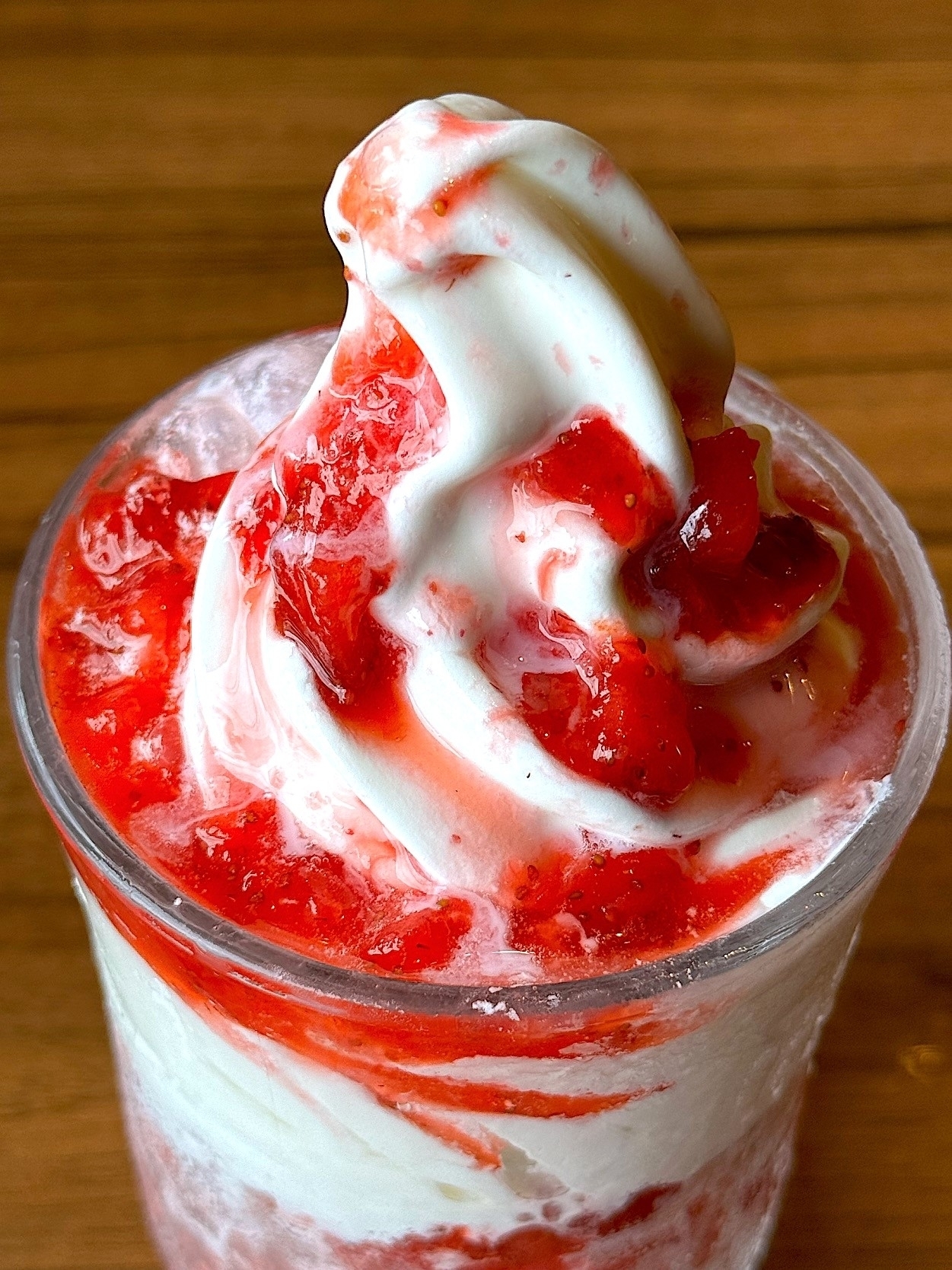 びっくりドンキーのおすすめスイーツ「夏雲かき氷(イチゴ)」