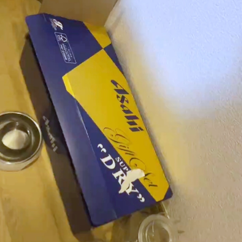 フタが少し開いたお中元の箱