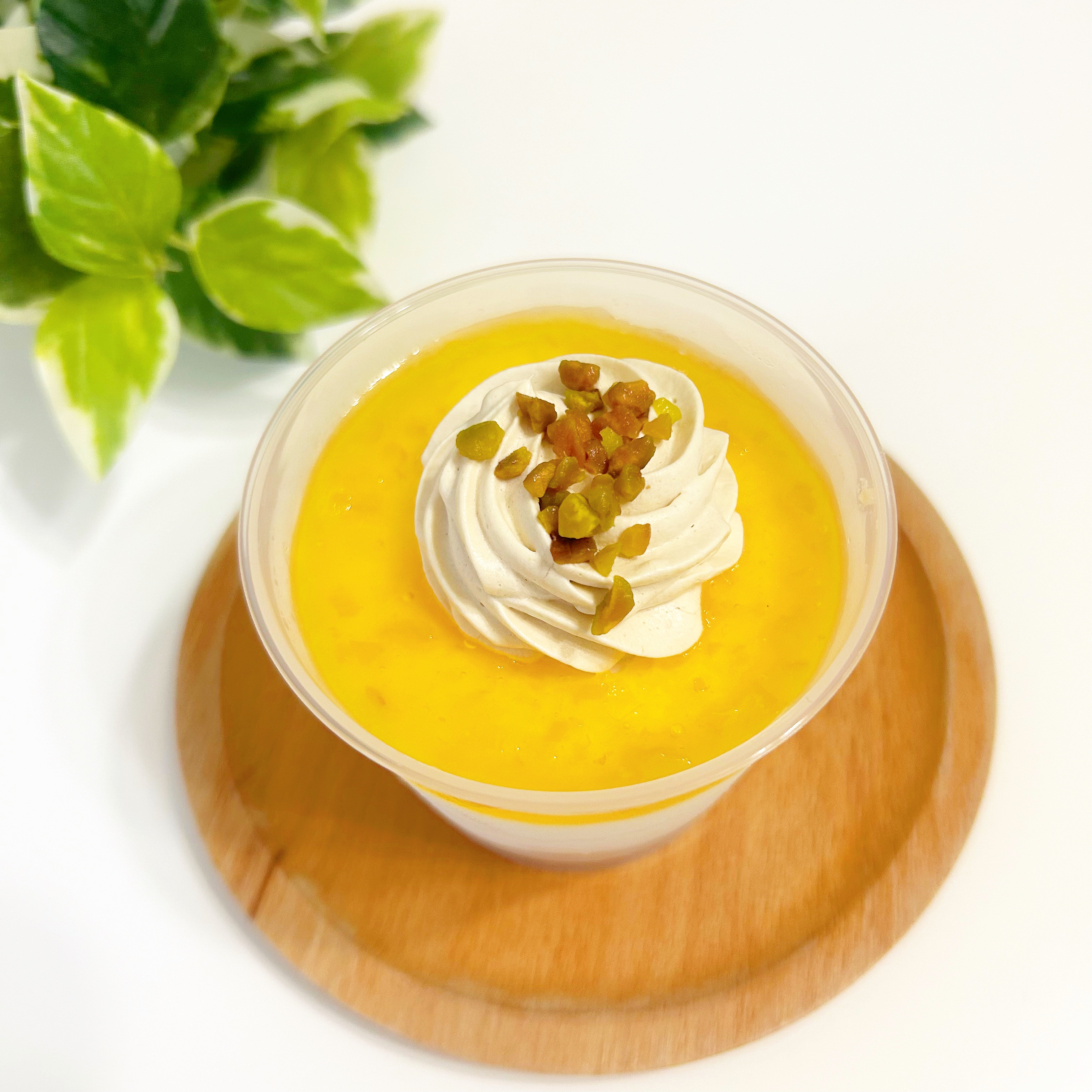 FamilyMart（ファミリーマート）のおすすめスイーツ「［ブルーグリーン］植物生まれのレアチーズケーキ」