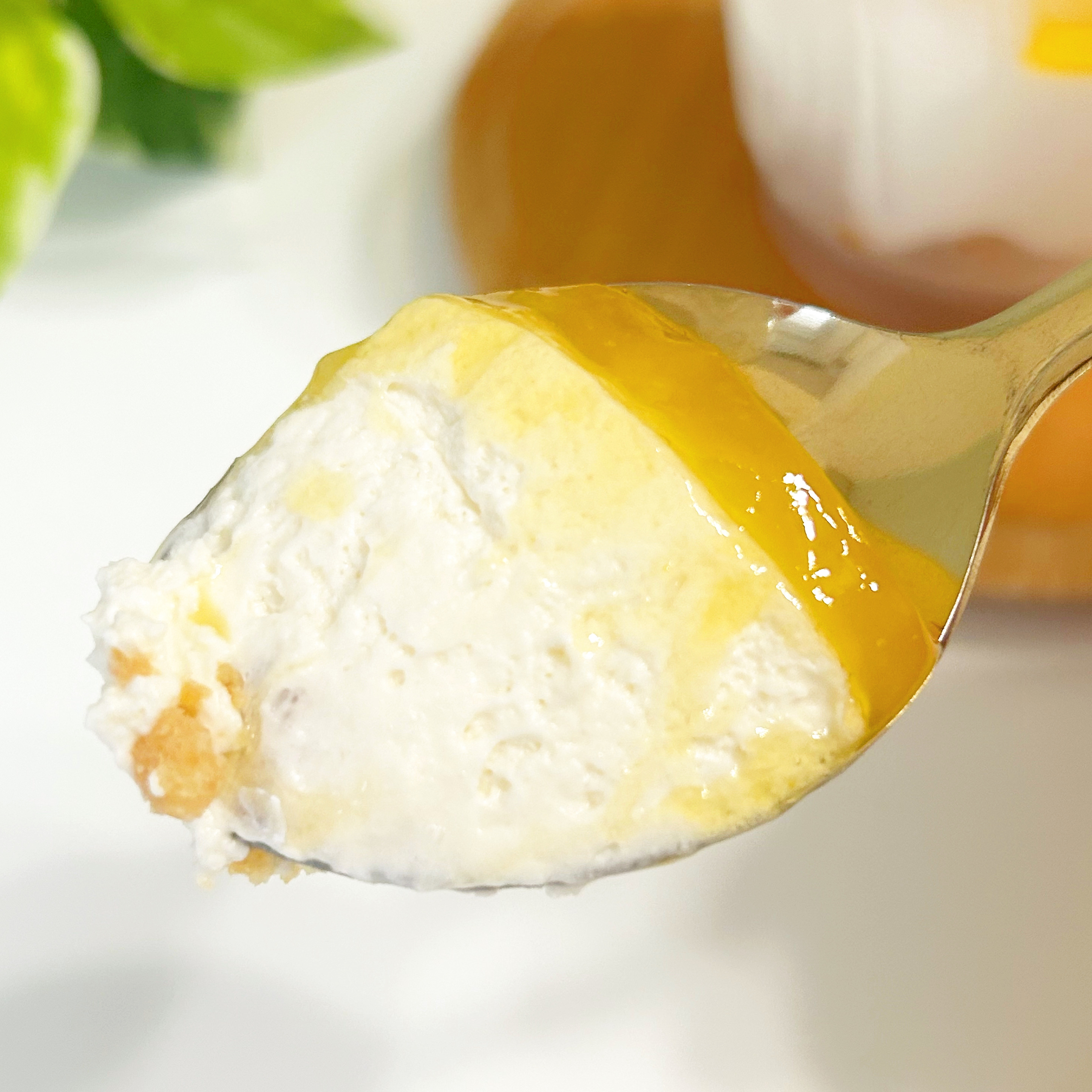 FamilyMart（ファミリーマート）のおすすめスイーツ「［ブルーグリーン］植物生まれのレアチーズケーキ」