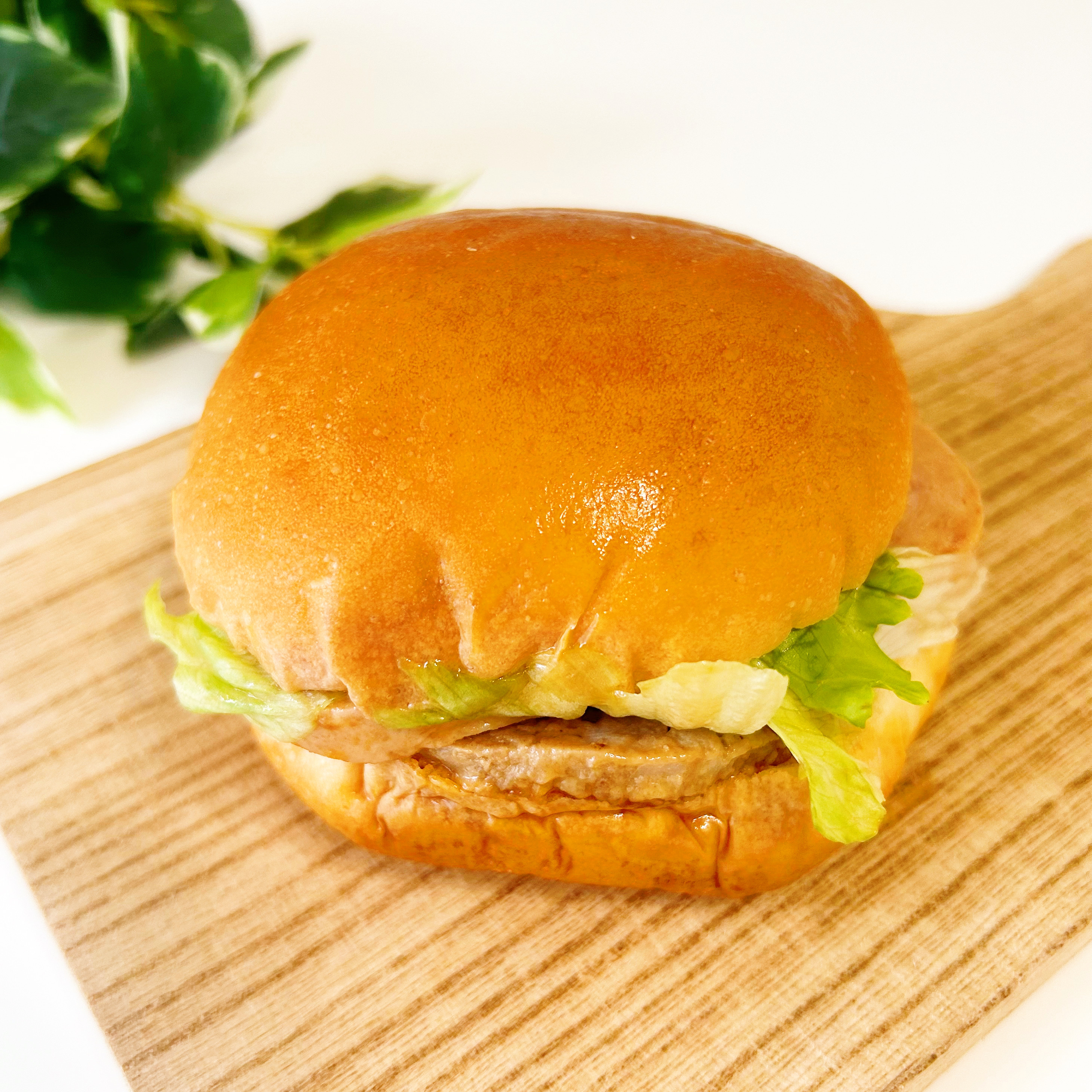 FamilyMart（ファミリーマート）のおすすめハンバーガー「【ハワイのおいしさ大集合】SPAM®バーガー」