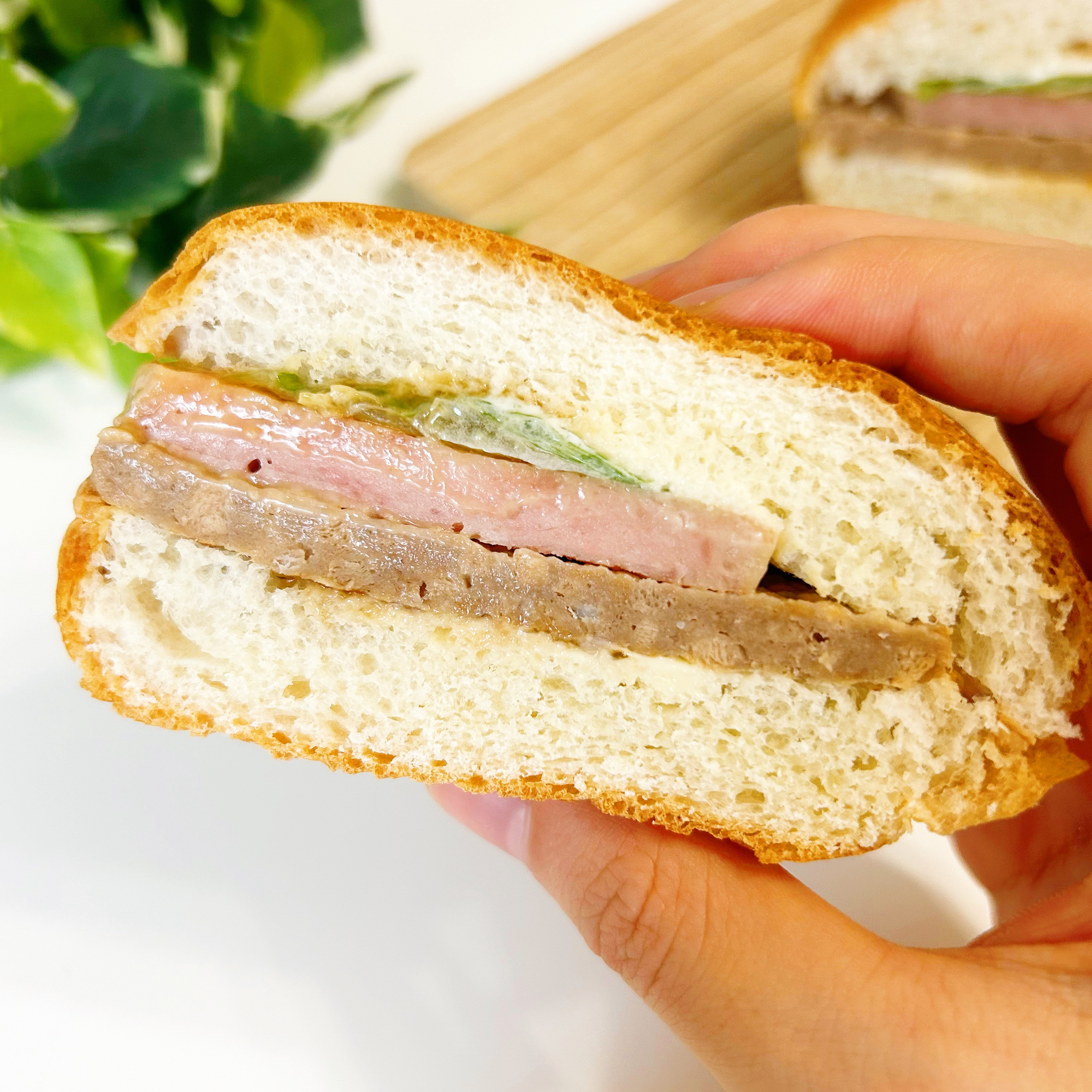 FamilyMart（ファミリーマート）のおすすめハンバーガー「【ハワイのおいしさ大集合】SPAM®バーガー」