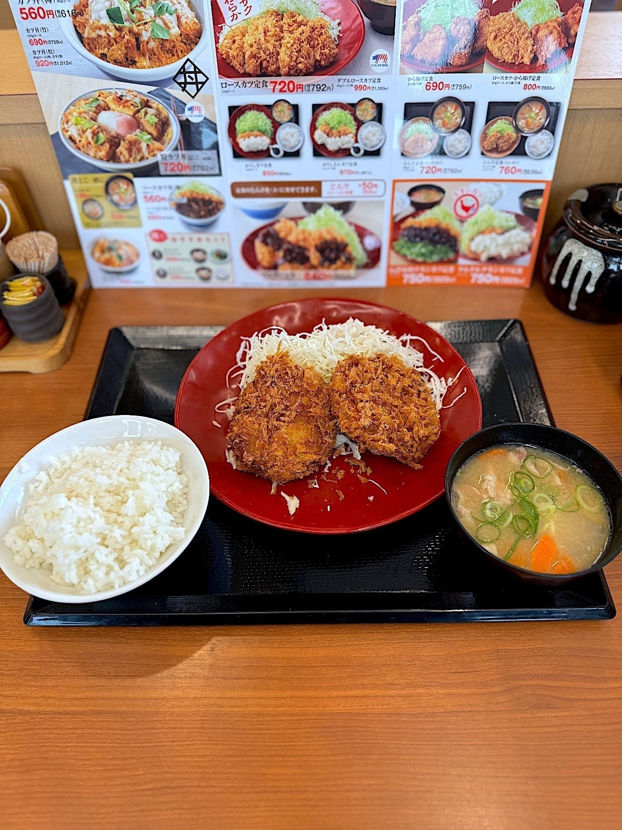 かつやのおすすめがっつりカツ定食「メンチカツ定食」