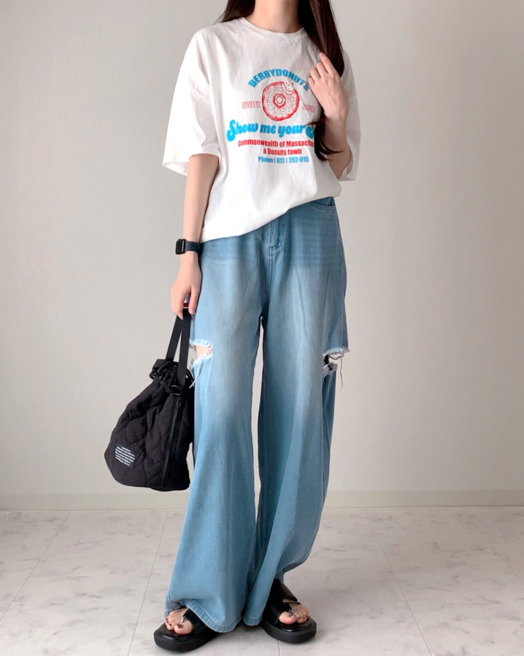 しまむらのおすすめファッションアイテム「TT＊サイドカットデニムP」のコーディネート