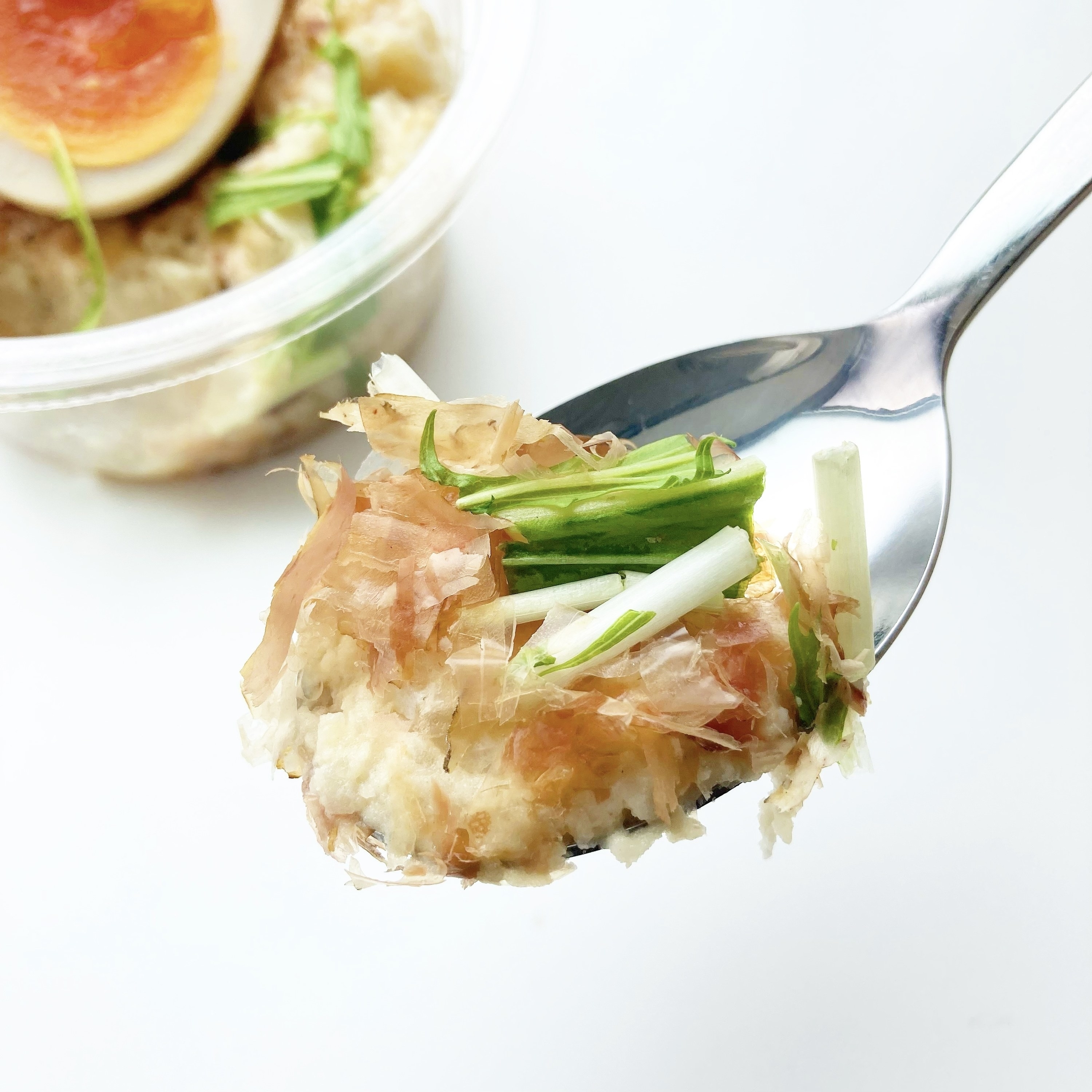 セブン-イレブンのおすすめフード「和風ぽてとさらだ 半熟煮玉子のせ」