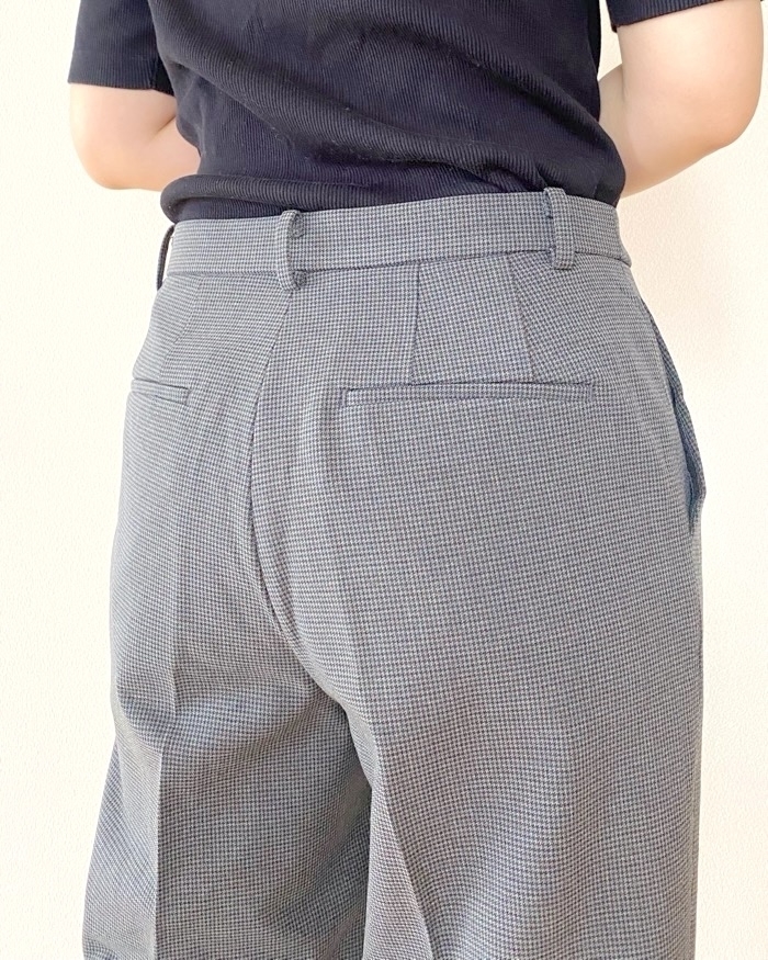 ユニクロのおすすめ商品「スマートアンクルパンツ」