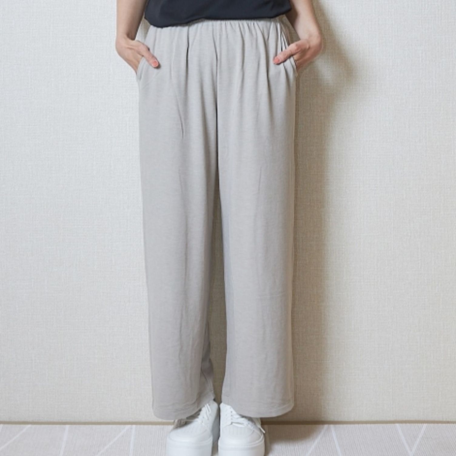 ユニクロのおすすめ商品「ソフトブラッシュドイージーパンツ」