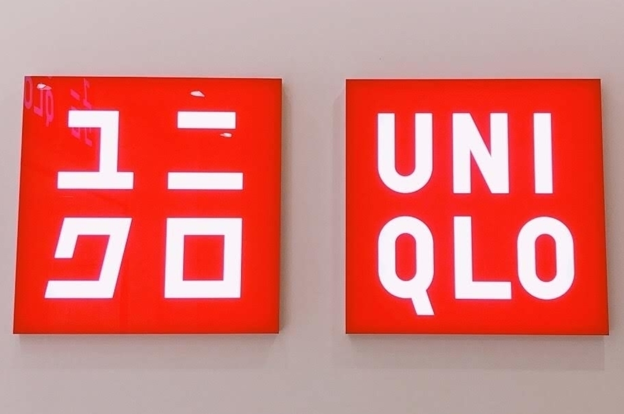 Uniqlo store sign displaying the brand name in both Japanese and English