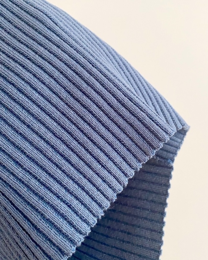 GU(ジーユー)のおすすめファッションアイテム「リブヘンリーネックセーター(半袖)」