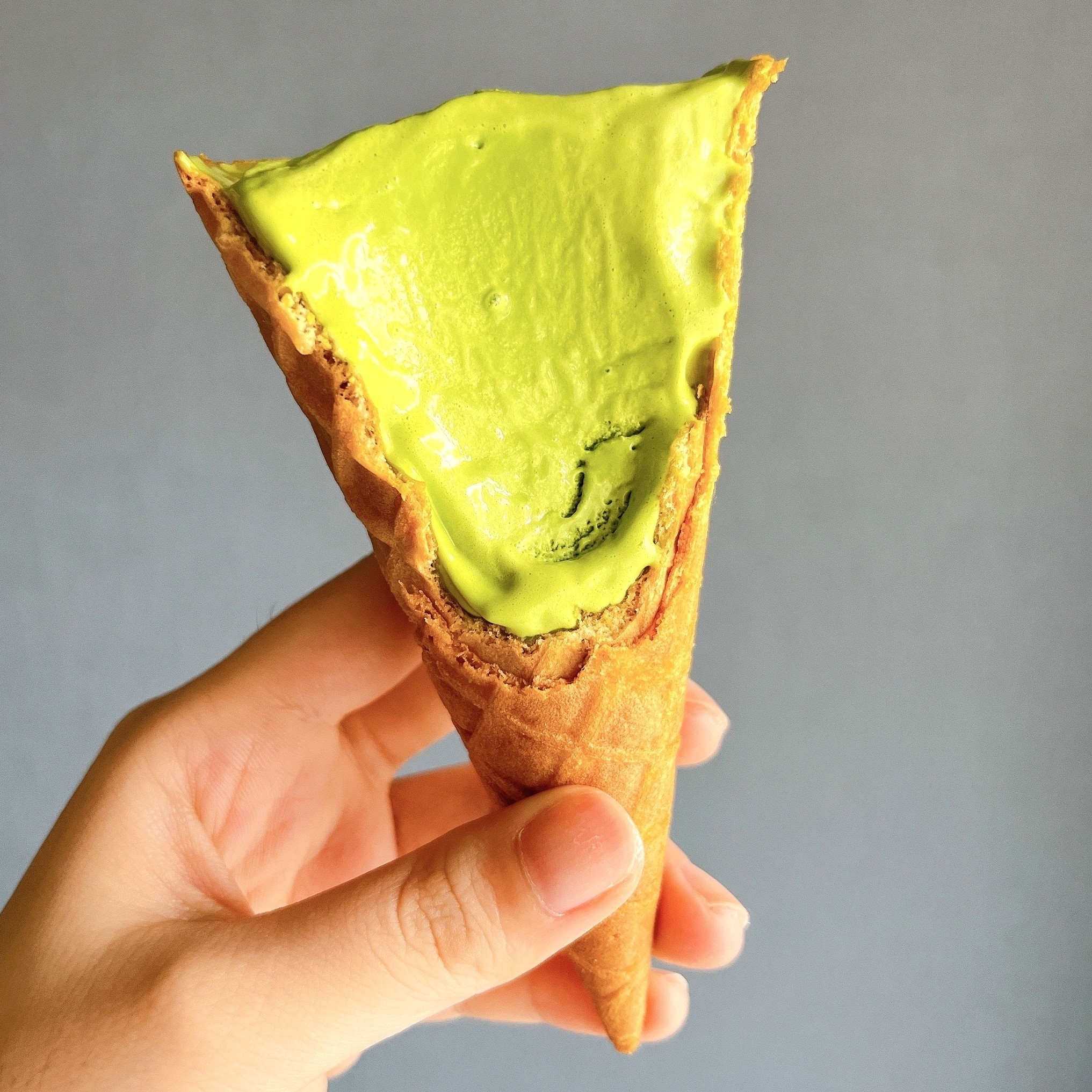 7-ELEVEN(セブン-イレブン)のおすすめひんやりスイーツ「金のアイス ワッフルコーン 手摘み宇治抹茶 180ml」